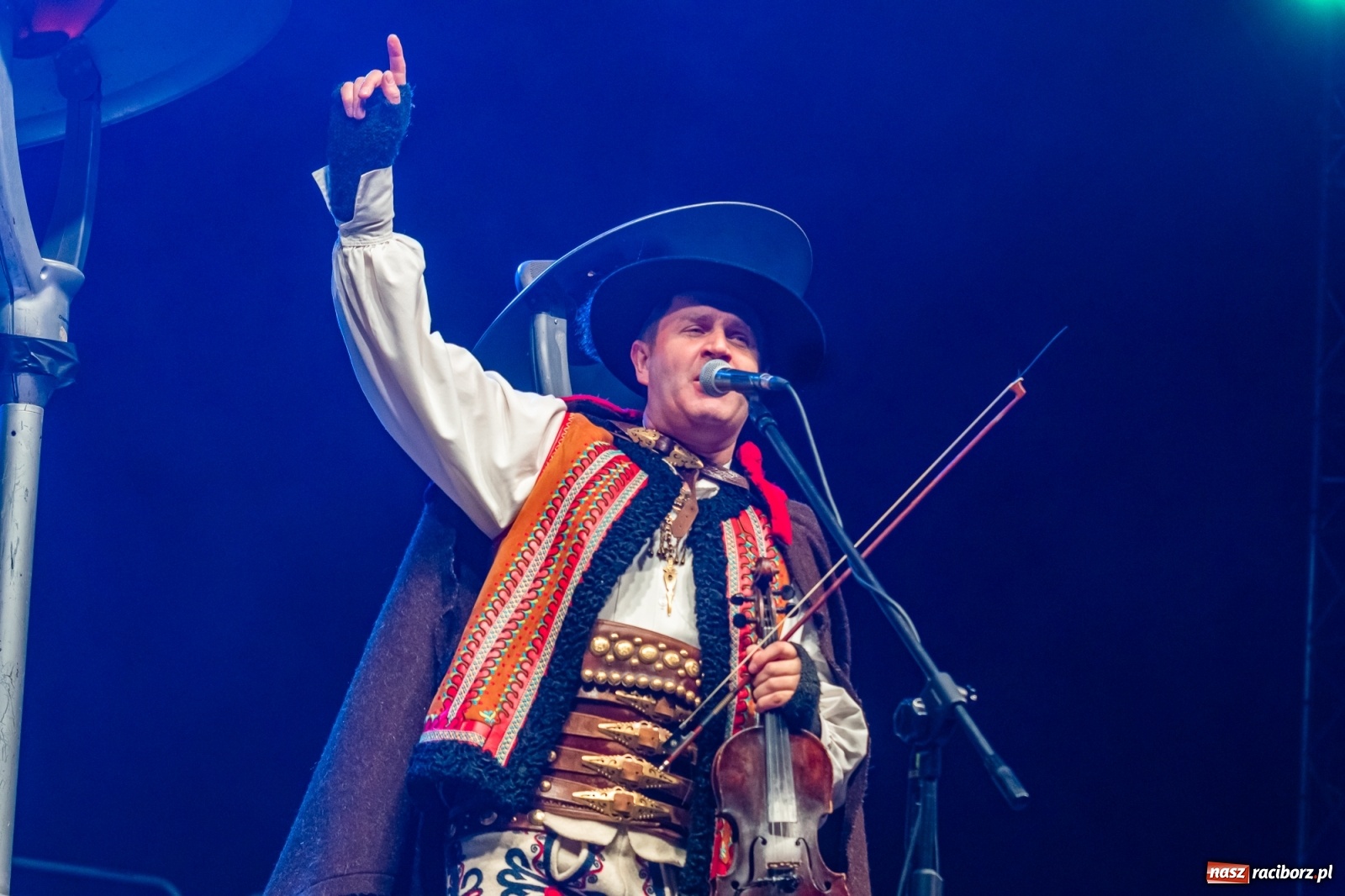 Zdjęcie w galerii na portalu naszraciborz.pl: Chóralne śpiewy i góralskie rytmy - niedziela na zamkowym jarmarku [FOTO i WIDEO] wiadomości z regionu