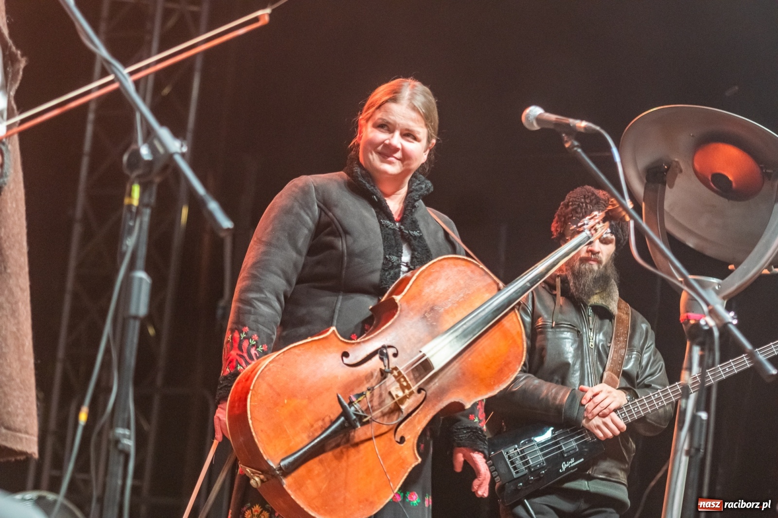 Zdjęcie w galerii na portalu naszraciborz.pl: Chóralne śpiewy i góralskie rytmy - niedziela na zamkowym jarmarku [FOTO i WIDEO] wiadomości z regionu