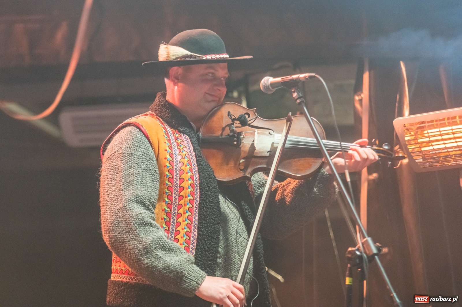 Zdjęcie w galerii na portalu naszraciborz.pl: Chóralne śpiewy i góralskie rytmy - niedziela na zamkowym jarmarku [FOTO i WIDEO] wiadomości z regionu