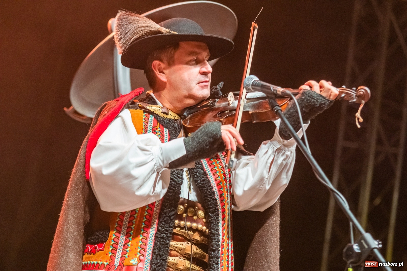 Zdjęcie w galerii na portalu naszraciborz.pl: Chóralne śpiewy i góralskie rytmy - niedziela na zamkowym jarmarku [FOTO i WIDEO] wiadomości z regionu