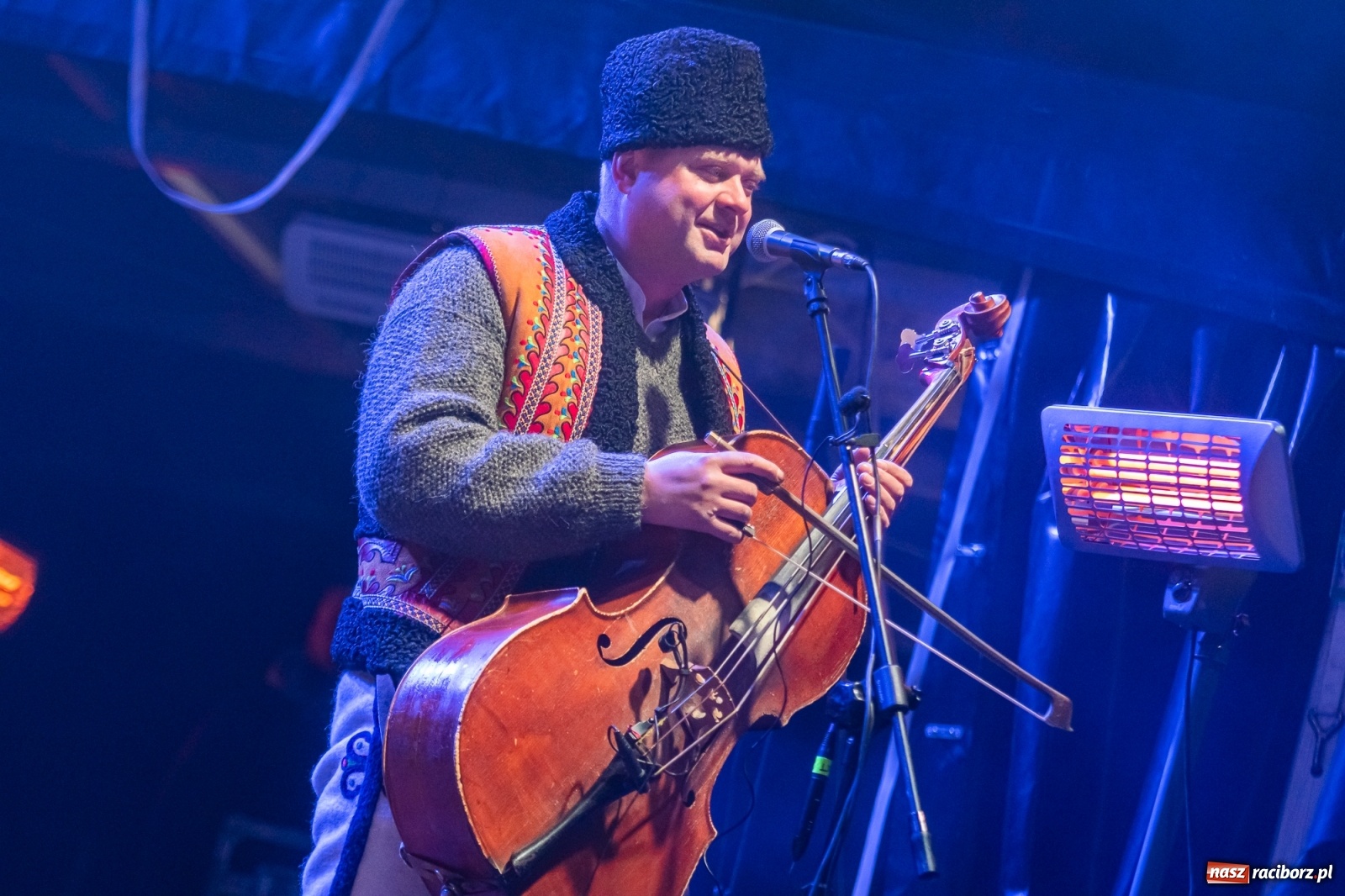 Zdjęcie w galerii na portalu naszraciborz.pl: Chóralne śpiewy i góralskie rytmy - niedziela na zamkowym jarmarku [FOTO i WIDEO] wiadomości z regionu