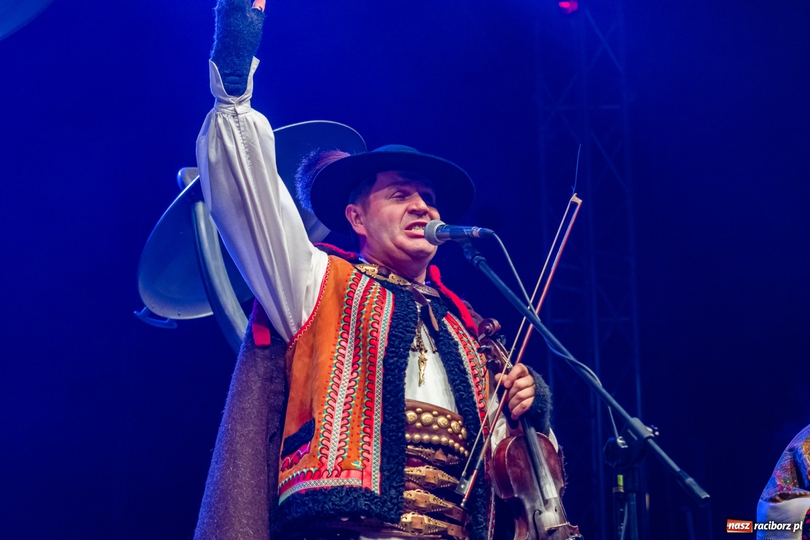 Zdjęcie w galerii na portalu naszraciborz.pl: Chóralne śpiewy i góralskie rytmy - niedziela na zamkowym jarmarku [FOTO i WIDEO] wiadomości z regionu