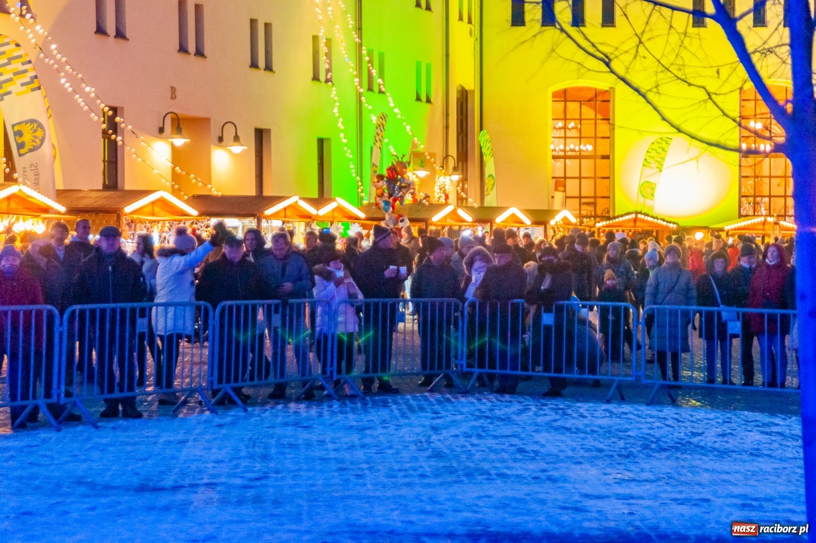 Zdjęcie w galerii na portalu naszraciborz.pl: Chóralne śpiewy i góralskie rytmy - niedziela na zamkowym jarmarku [FOTO i WIDEO] wiadomości z regionu