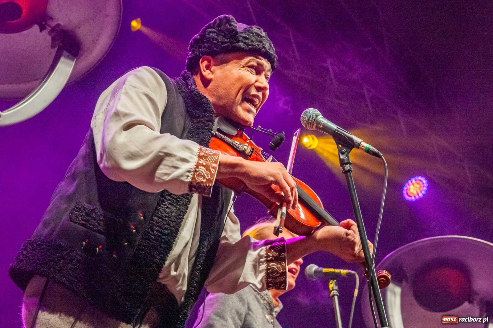 Zdjęcie w galerii na portalu naszraciborz.pl: Chóralne śpiewy i góralskie rytmy - niedziela na zamkowym jarmarku [FOTO i WIDEO] wiadomości z regionu