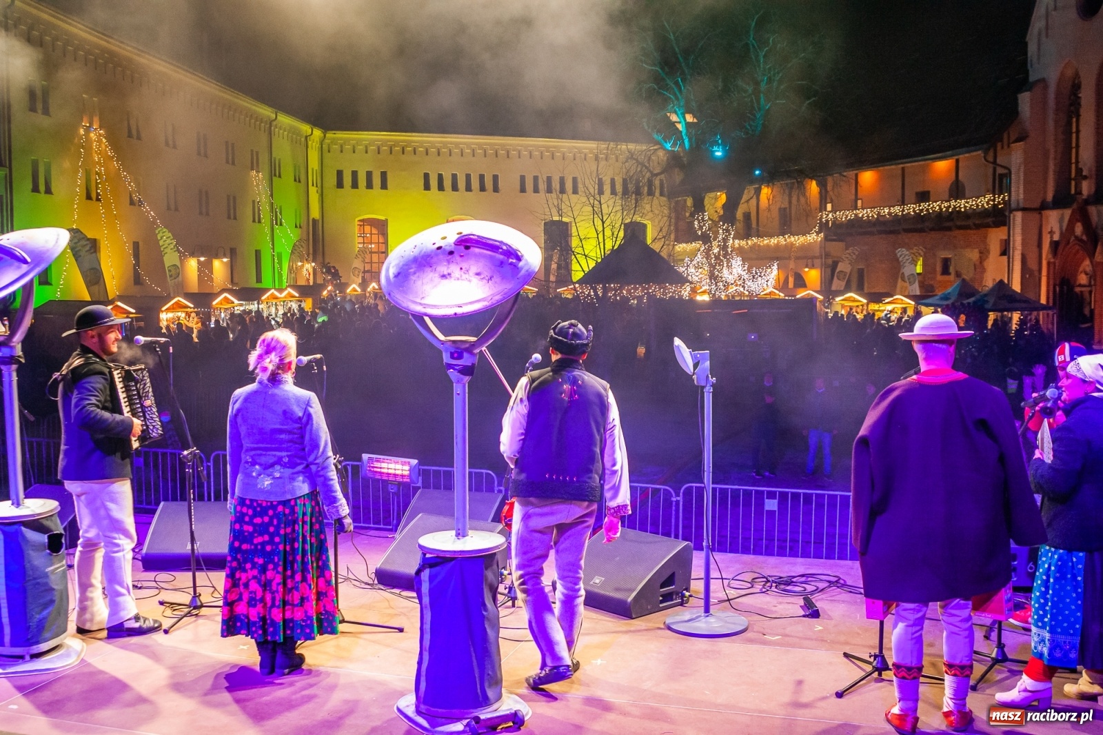 Zdjęcie w galerii na portalu naszraciborz.pl: Chóralne śpiewy i góralskie rytmy - niedziela na zamkowym jarmarku [FOTO i WIDEO] wiadomości z regionu