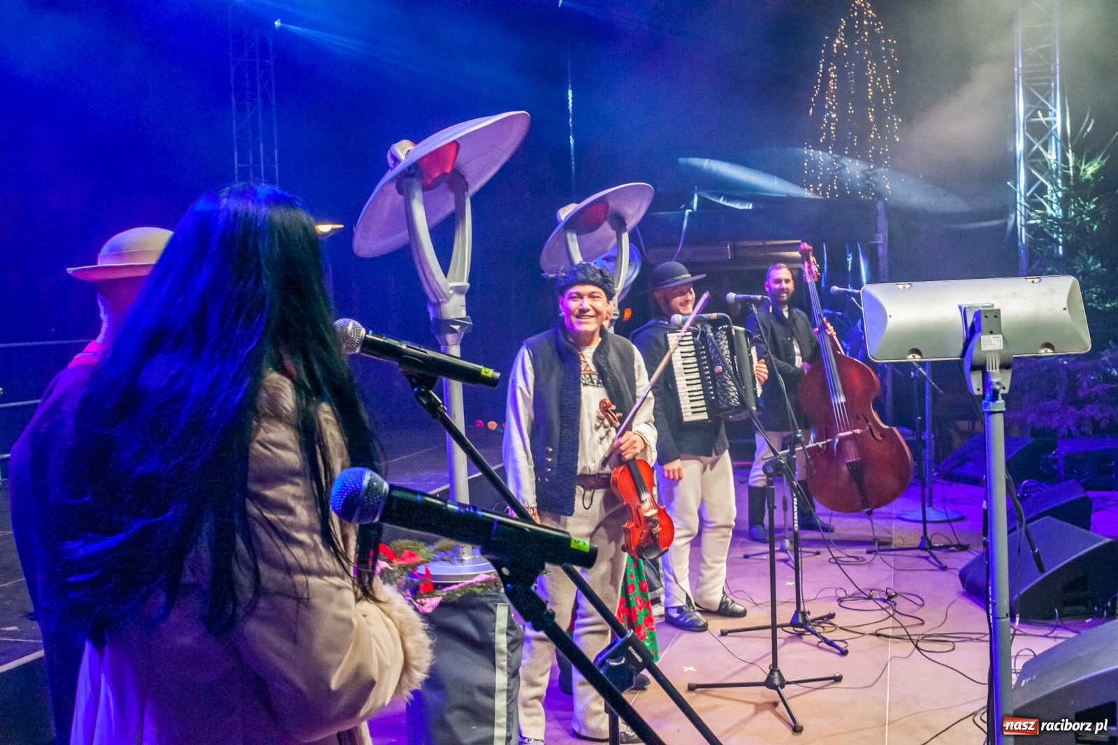 Zdjęcie w galerii na portalu naszraciborz.pl: Chóralne śpiewy i góralskie rytmy - niedziela na zamkowym jarmarku [FOTO i WIDEO] wiadomości z regionu