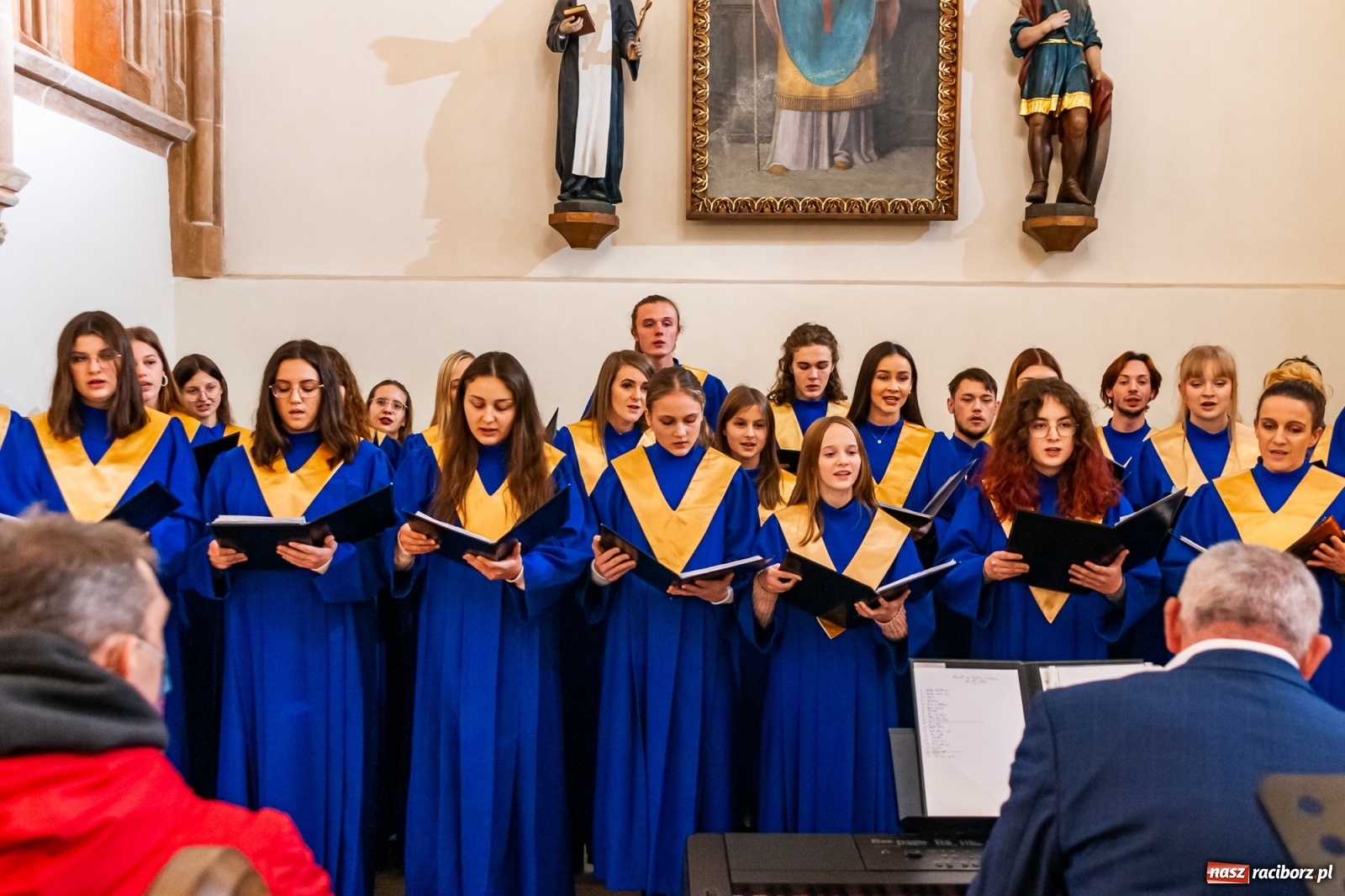 Zdjęcie w galerii na portalu naszraciborz.pl: Chóralne śpiewy i góralskie rytmy - niedziela na zamkowym jarmarku [FOTO i WIDEO] wiadomości z regionu