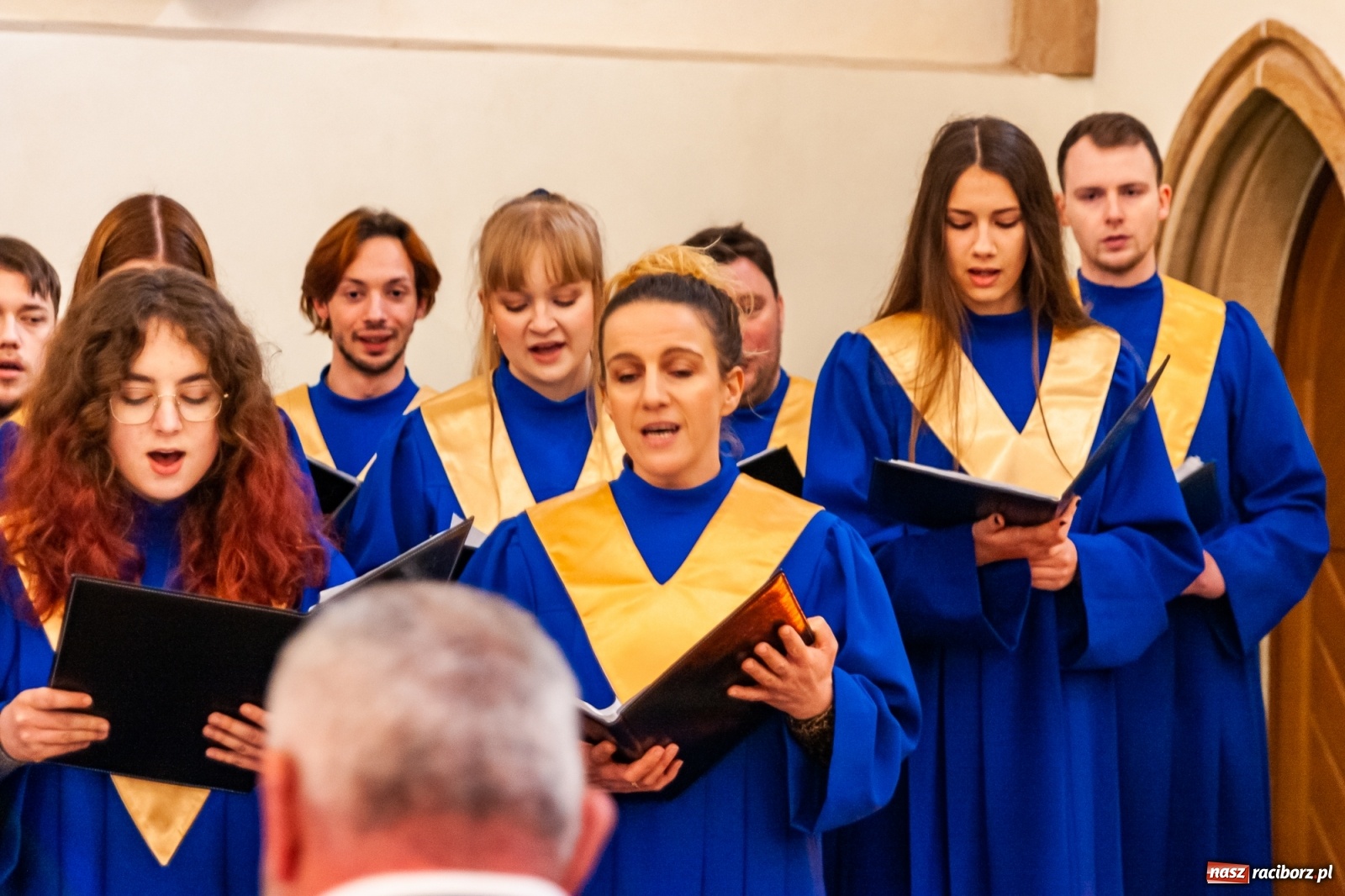 Zdjęcie w galerii na portalu naszraciborz.pl: Chóralne śpiewy i góralskie rytmy - niedziela na zamkowym jarmarku [FOTO i WIDEO] wiadomości z regionu