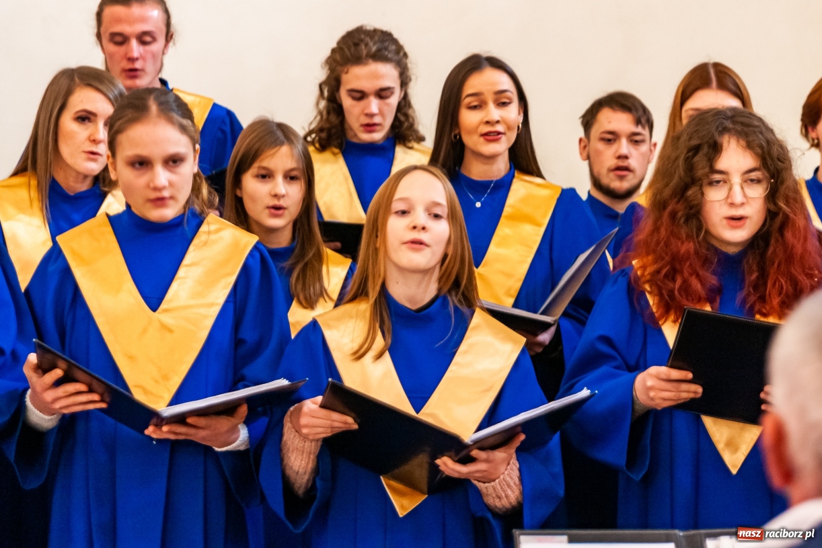 Zdjęcie w galerii na portalu naszraciborz.pl: Chóralne śpiewy i góralskie rytmy - niedziela na zamkowym jarmarku [FOTO i WIDEO] wiadomości z regionu