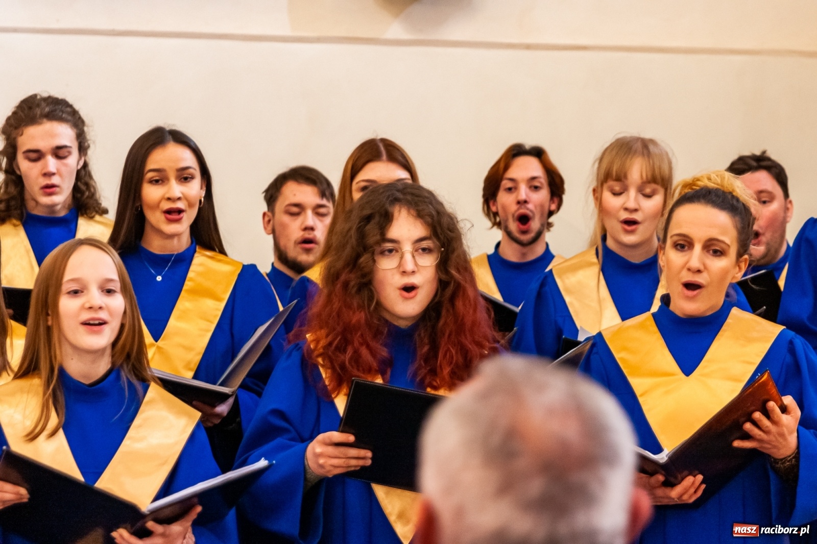 Zdjęcie w galerii na portalu naszraciborz.pl: Chóralne śpiewy i góralskie rytmy - niedziela na zamkowym jarmarku [FOTO i WIDEO] wiadomości z regionu