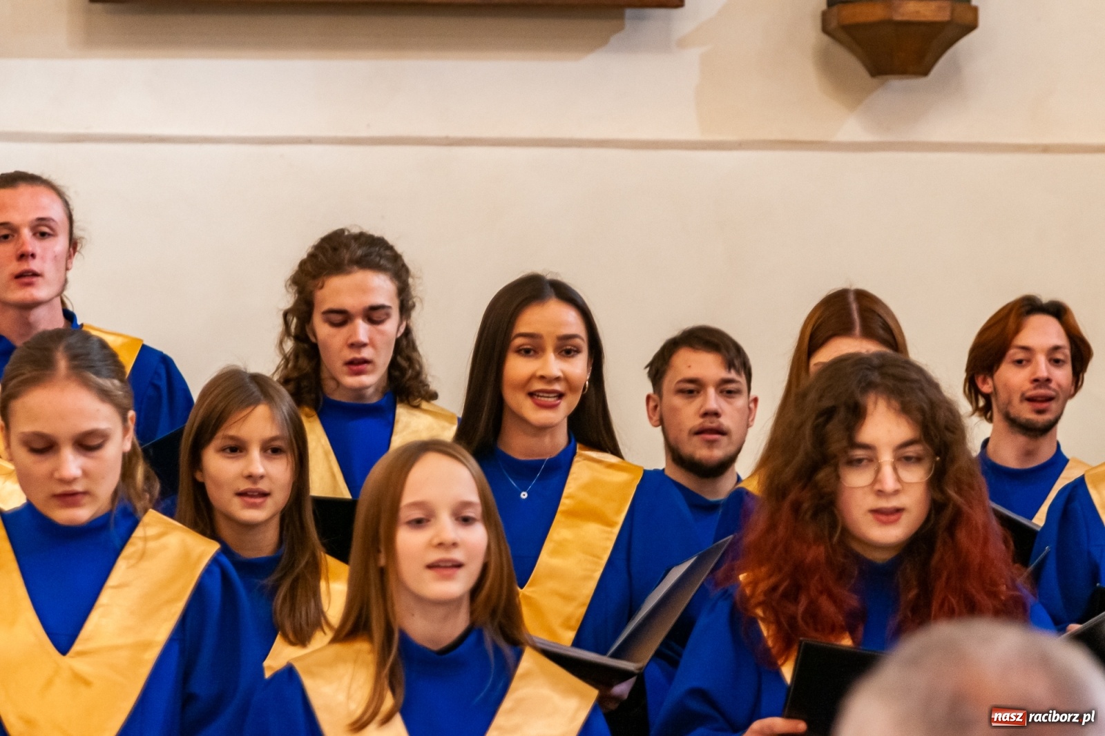 Zdjęcie w galerii na portalu naszraciborz.pl: Chóralne śpiewy i góralskie rytmy - niedziela na zamkowym jarmarku [FOTO i WIDEO] wiadomości z regionu