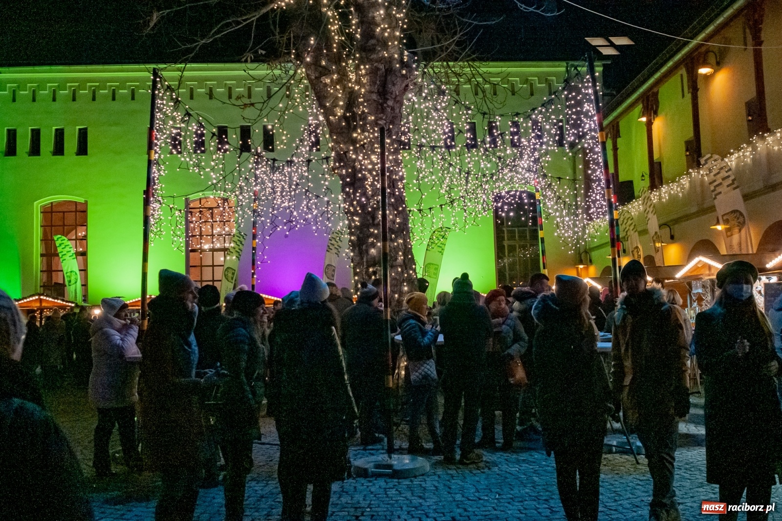 Zdjęcie w galerii na portalu naszraciborz.pl: Chóralne śpiewy i góralskie rytmy - niedziela na zamkowym jarmarku [FOTO i WIDEO] wiadomości z regionu