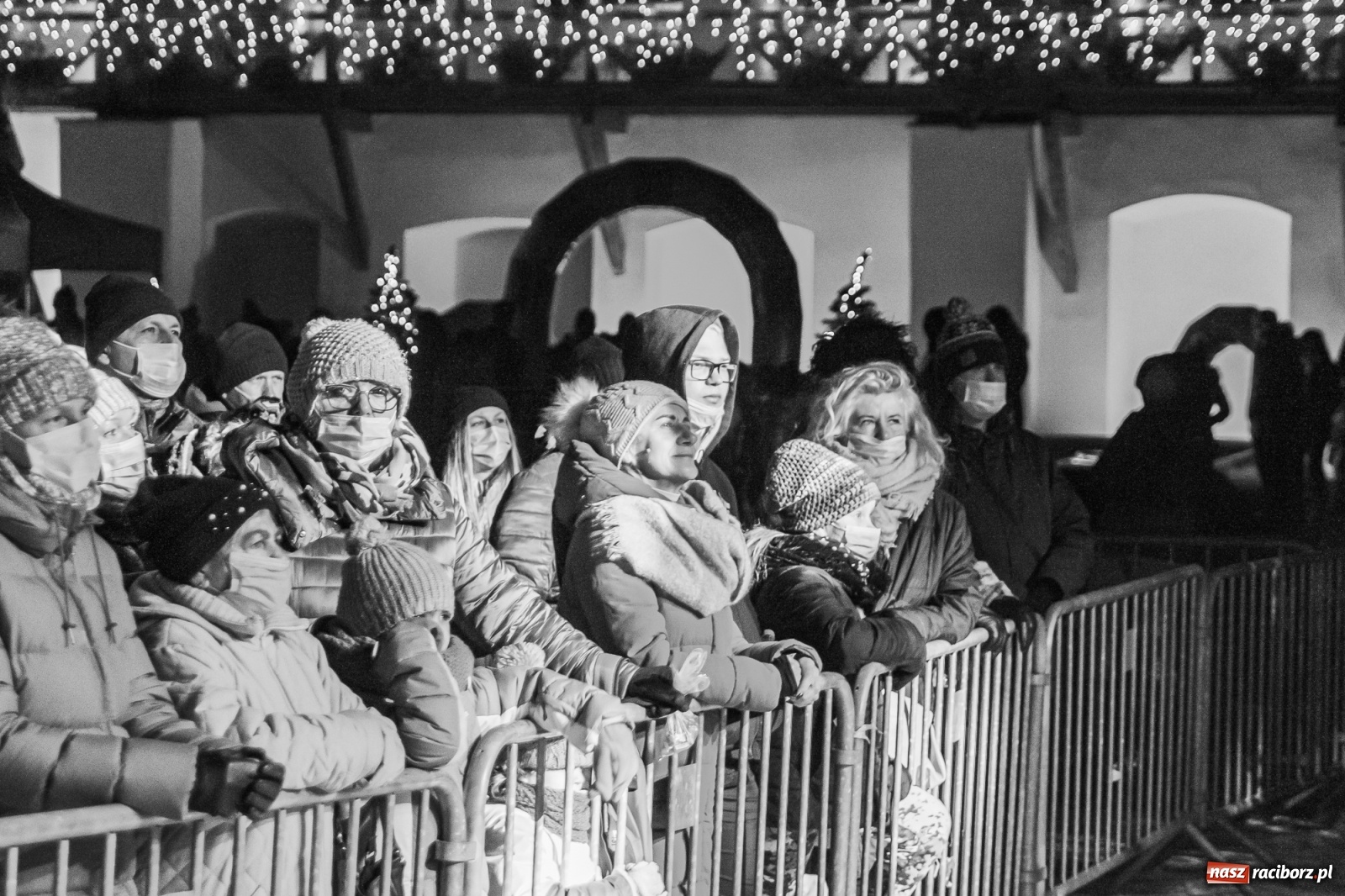 Zdjęcie w galerii na portalu naszraciborz.pl: Chóralne śpiewy i góralskie rytmy - niedziela na zamkowym jarmarku [FOTO i WIDEO] wiadomości z regionu