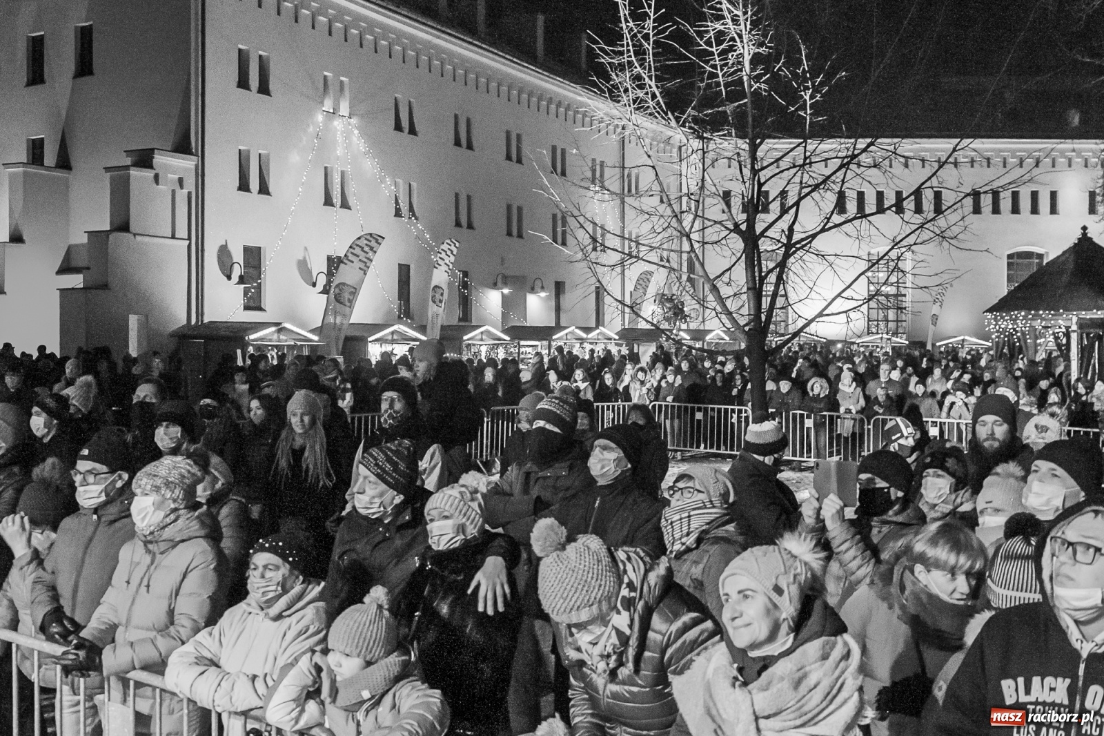 Zdjęcie w galerii na portalu naszraciborz.pl: Chóralne śpiewy i góralskie rytmy - niedziela na zamkowym jarmarku [FOTO i WIDEO] wiadomości z regionu