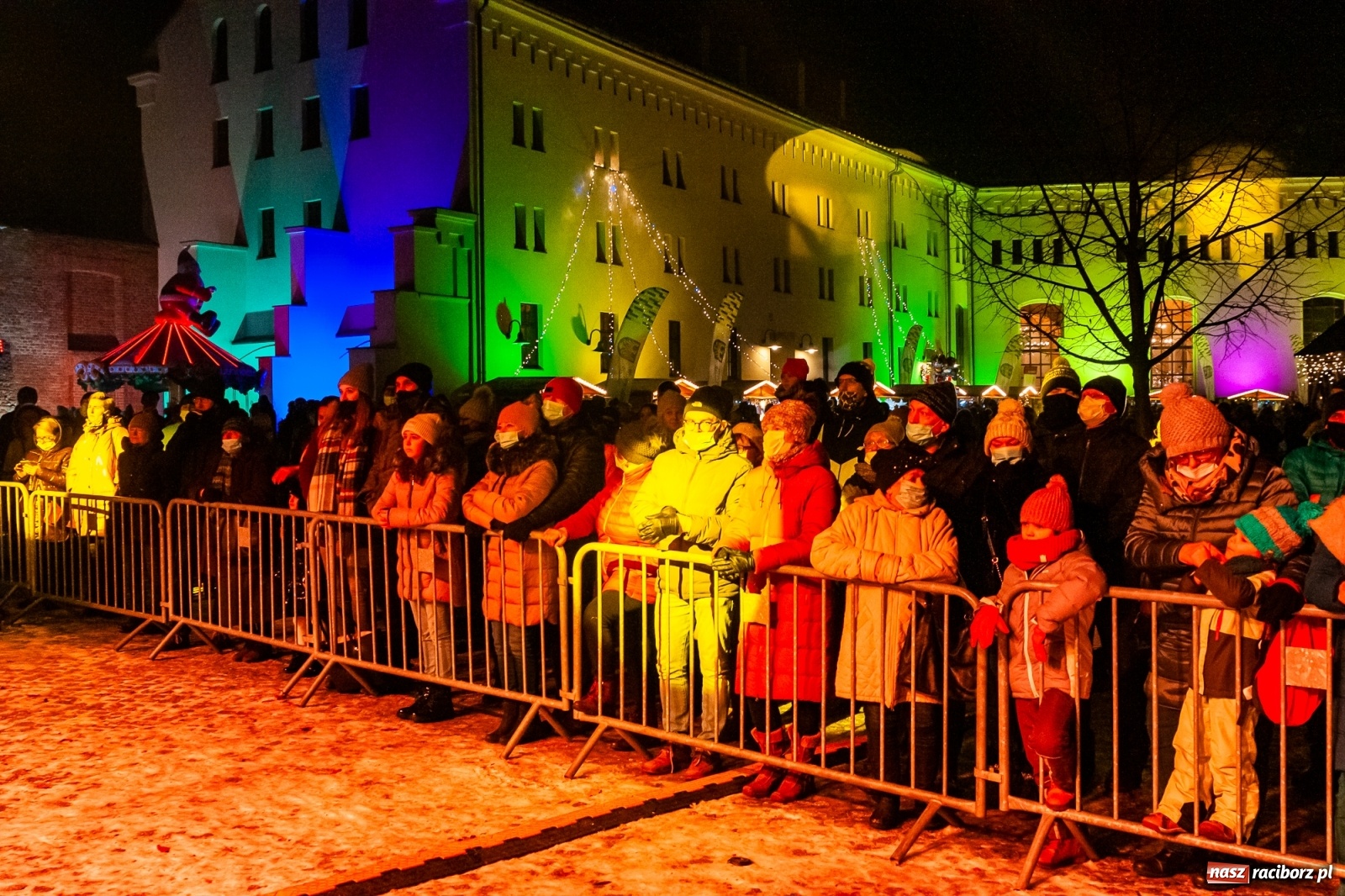 Zdjęcie w galerii na portalu naszraciborz.pl: Chóralne śpiewy i góralskie rytmy - niedziela na zamkowym jarmarku [FOTO i WIDEO] wiadomości z regionu