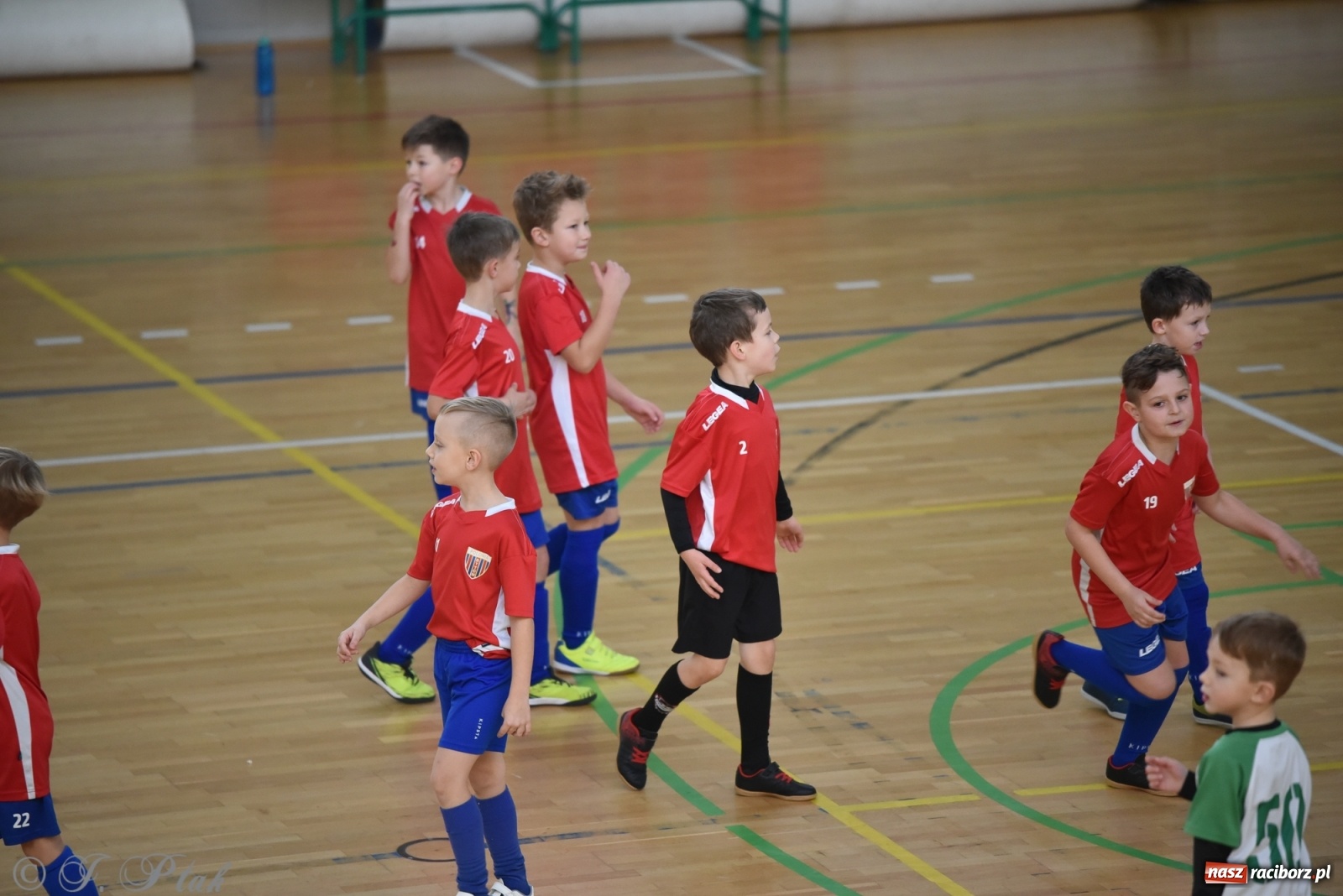 Zdjęcie w galerii na portalu naszraciborz.pl: Piłkarska rywalizacja żaków w Arenie Rafako [FOTO] wiadomości z regionu