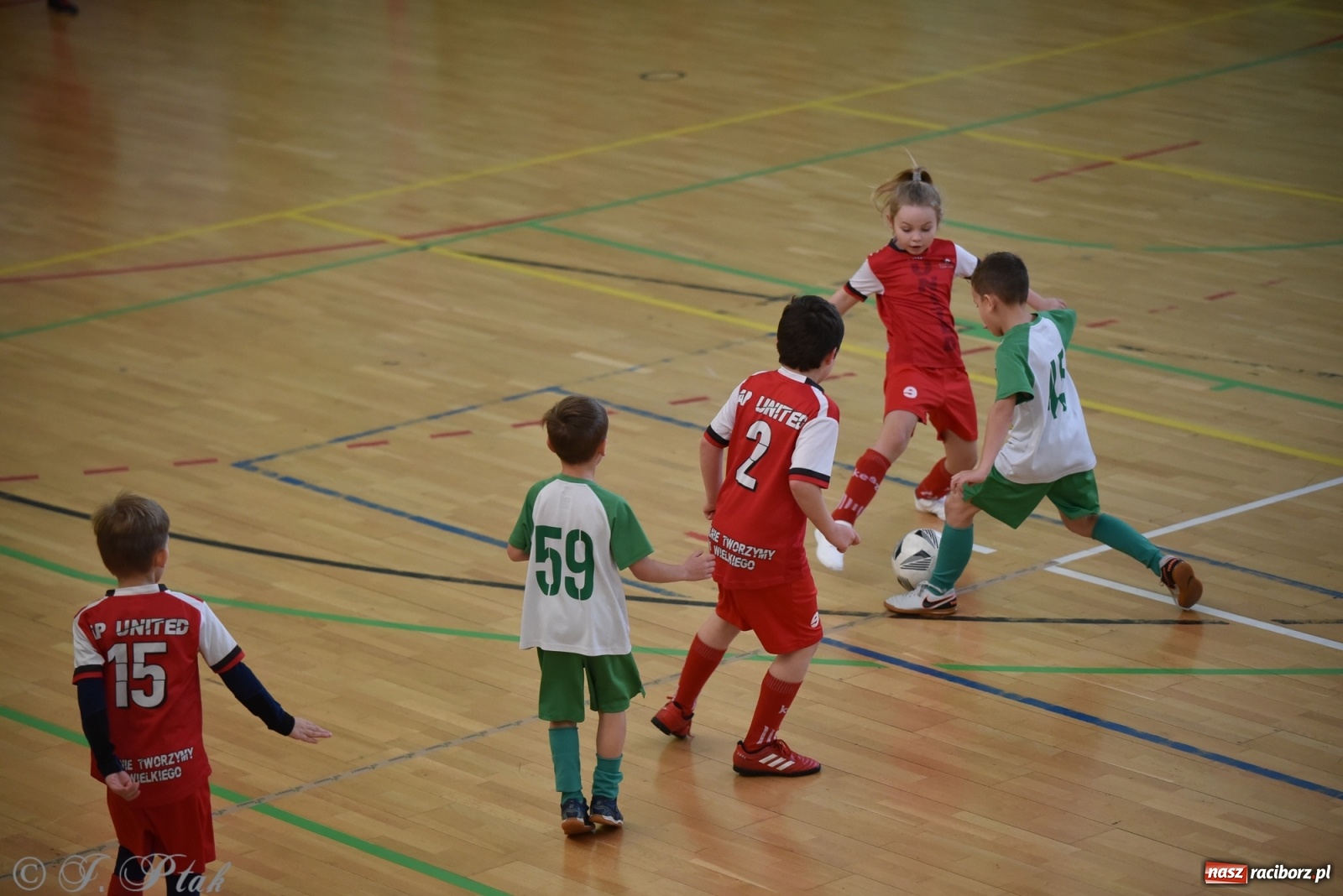 Zdjęcie w galerii na portalu naszraciborz.pl: Piłkarska rywalizacja żaków w Arenie Rafako [FOTO] wiadomości z regionu