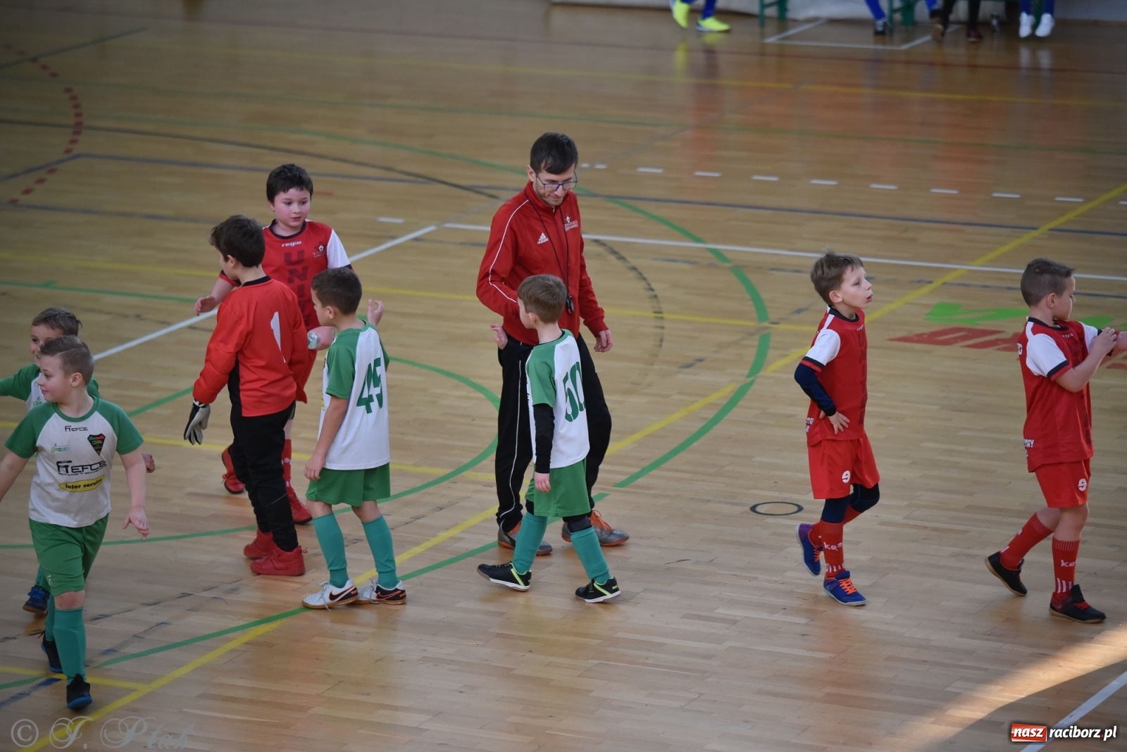 Zdjęcie w galerii na portalu naszraciborz.pl: Piłkarska rywalizacja żaków w Arenie Rafako [FOTO] wiadomości z regionu