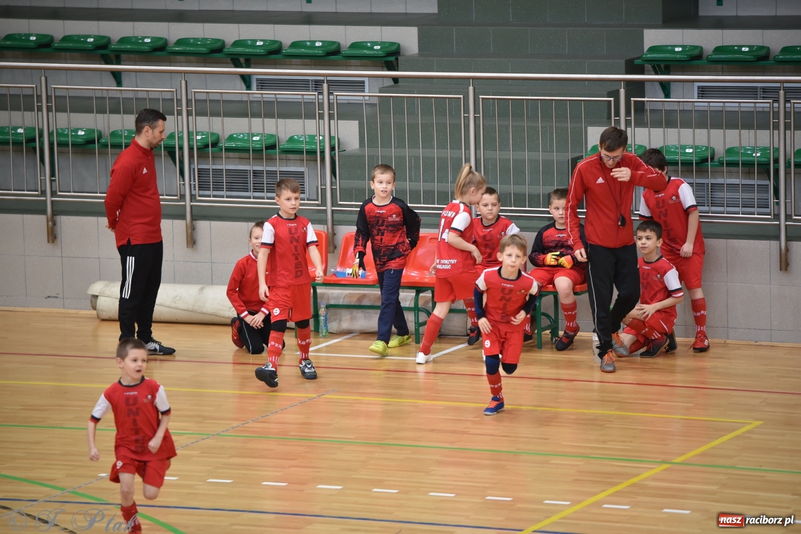 Zdjęcie w galerii na portalu naszraciborz.pl: Piłkarska rywalizacja żaków w Arenie Rafako [FOTO] wiadomości z regionu