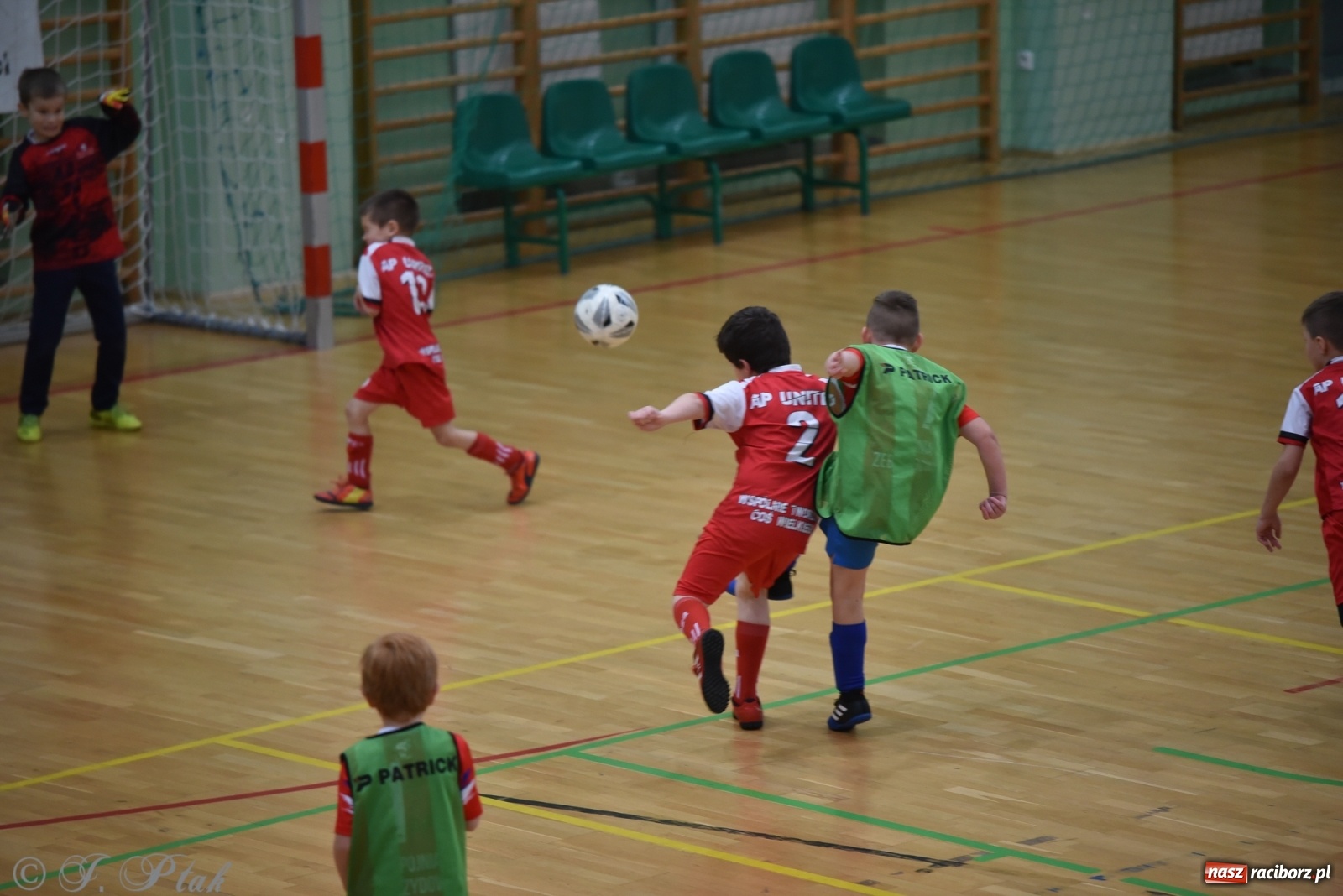 Zdjęcie w galerii na portalu naszraciborz.pl: Piłkarska rywalizacja żaków w Arenie Rafako [FOTO] wiadomości z regionu