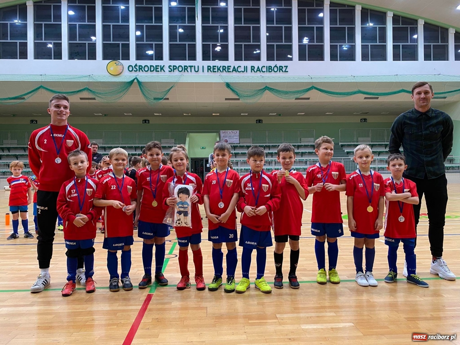 Zdjęcie w galerii na portalu naszraciborz.pl: Piłkarska rywalizacja żaków w Arenie Rafako [FOTO] wiadomości z regionu