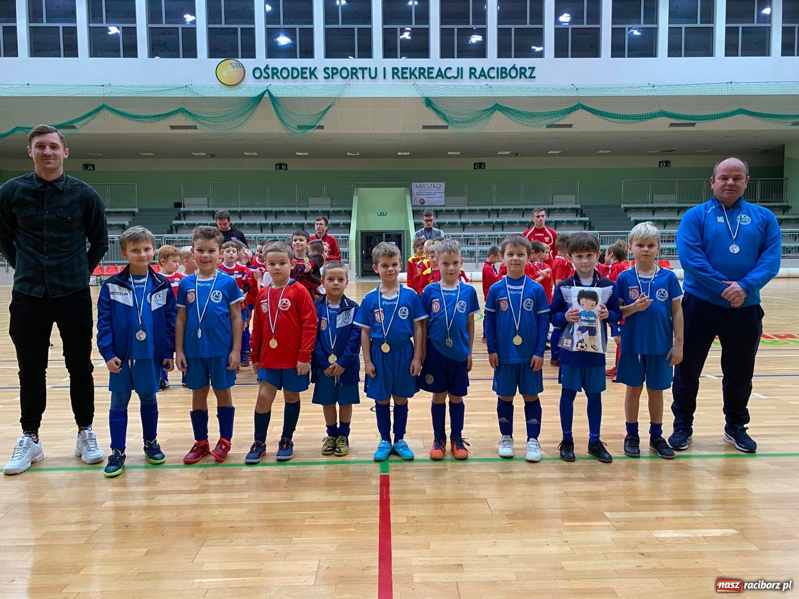 Zdjęcie w galerii na portalu naszraciborz.pl: Piłkarska rywalizacja żaków w Arenie Rafako [FOTO] wiadomości z regionu