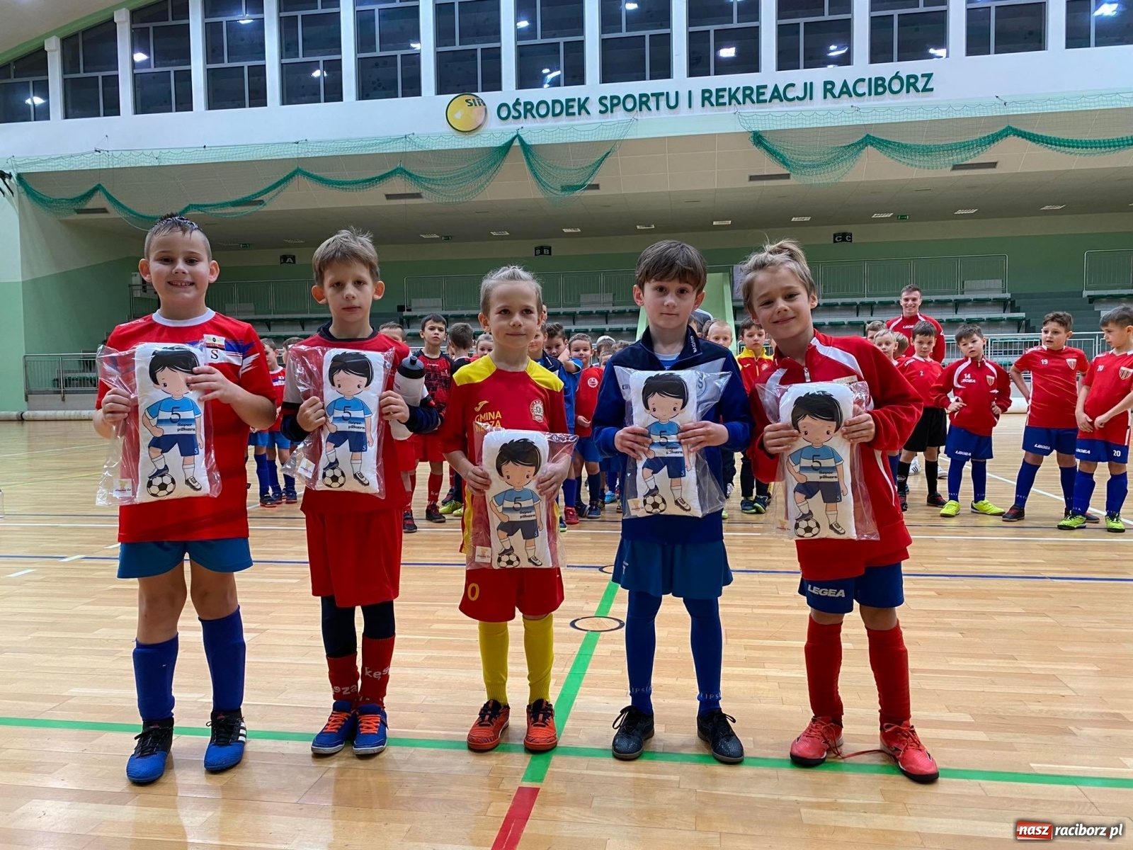 Zdjęcie w galerii na portalu naszraciborz.pl: Piłkarska rywalizacja żaków w Arenie Rafako [FOTO] wiadomości z regionu