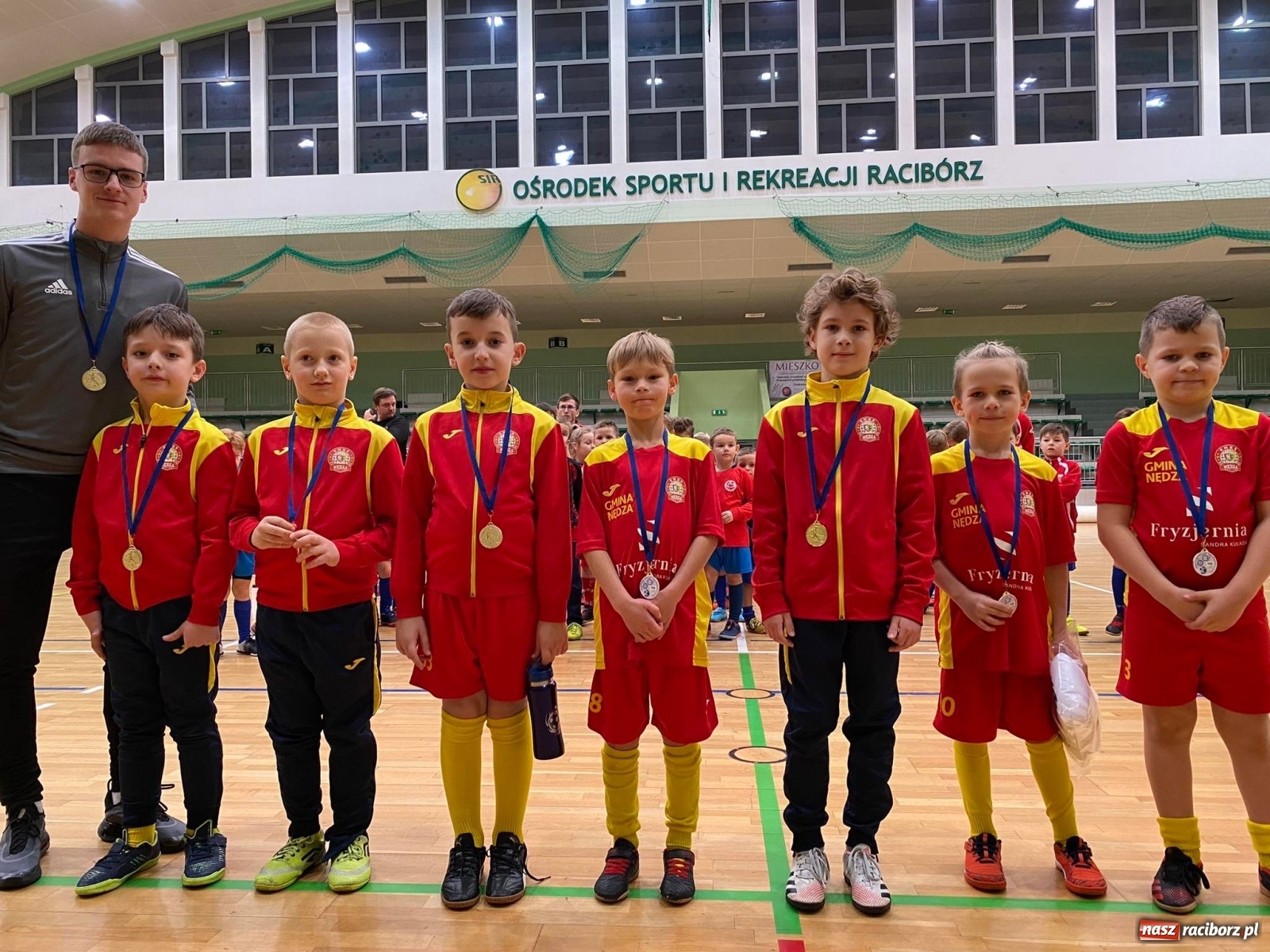 Zdjęcie w galerii na portalu naszraciborz.pl: Piłkarska rywalizacja żaków w Arenie Rafako [FOTO] wiadomości z regionu