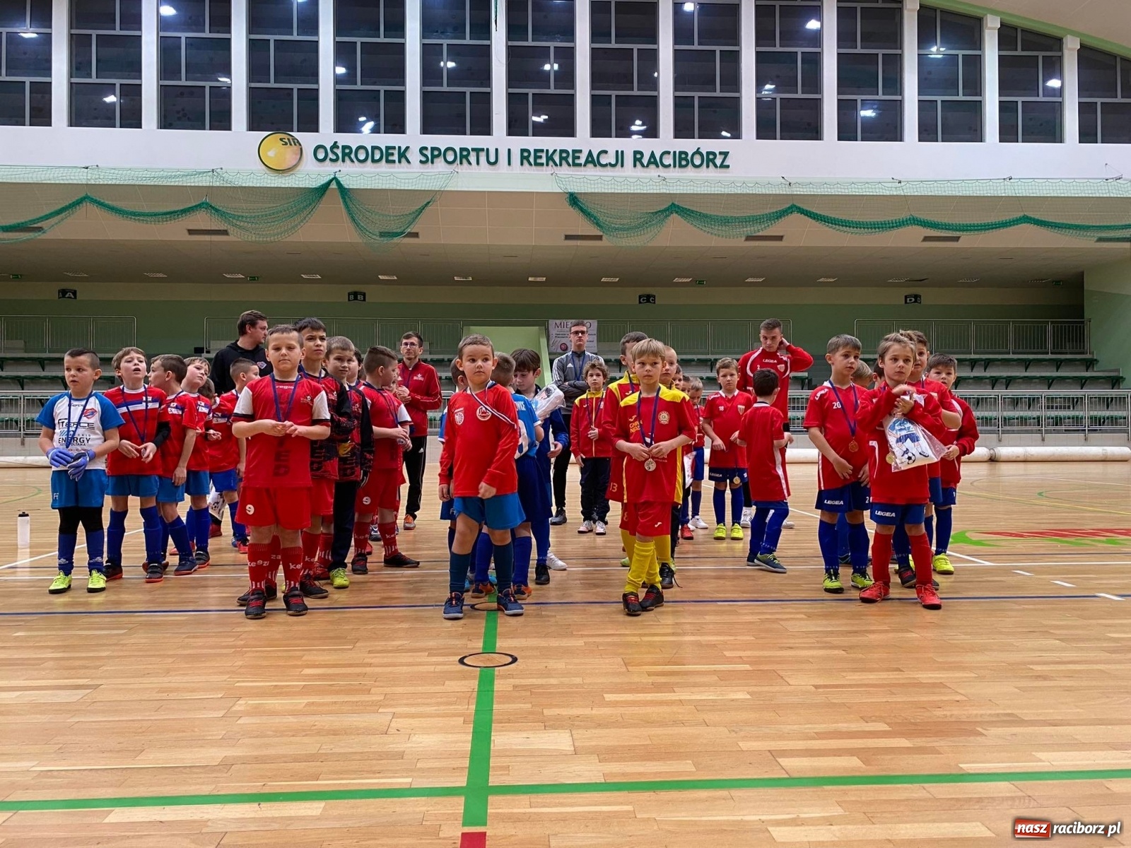 Zdjęcie w galerii na portalu naszraciborz.pl: Piłkarska rywalizacja żaków w Arenie Rafako [FOTO] wiadomości z regionu
