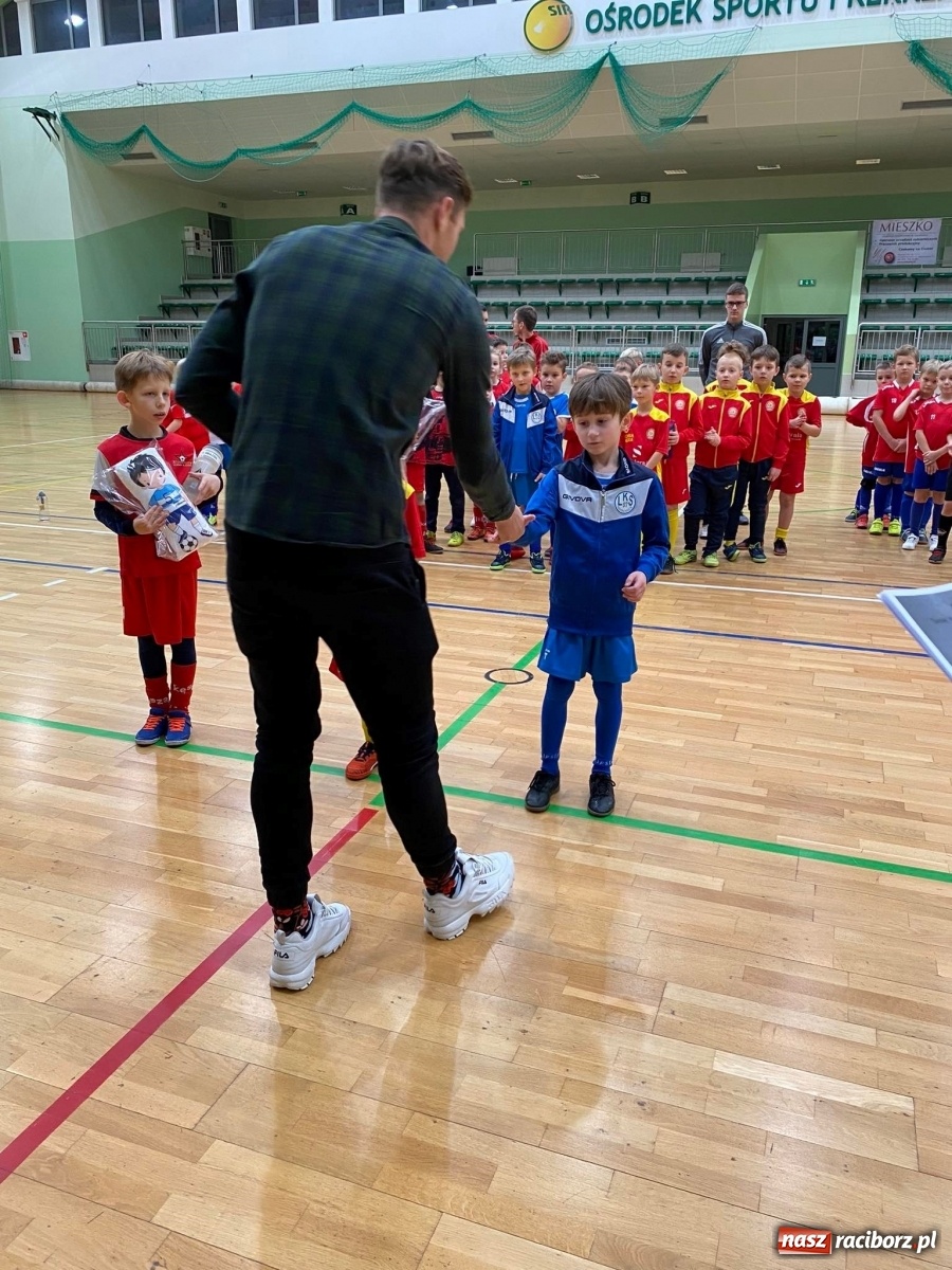 Zdjęcie w galerii na portalu naszraciborz.pl: Piłkarska rywalizacja żaków w Arenie Rafako [FOTO] wiadomości z regionu