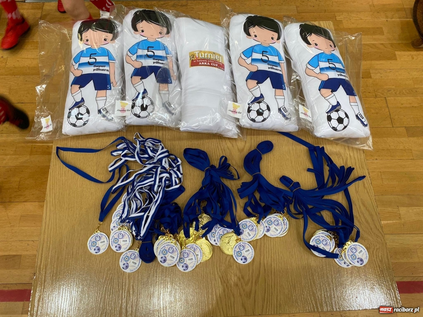 Zdjęcie w galerii na portalu naszraciborz.pl: Piłkarska rywalizacja żaków w Arenie Rafako [FOTO] wiadomości z regionu