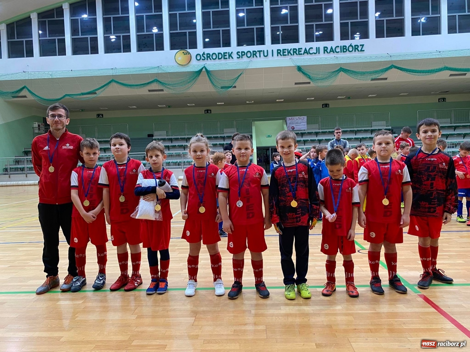 Zdjęcie w galerii na portalu naszraciborz.pl: Piłkarska rywalizacja żaków w Arenie Rafako [FOTO] wiadomości z regionu