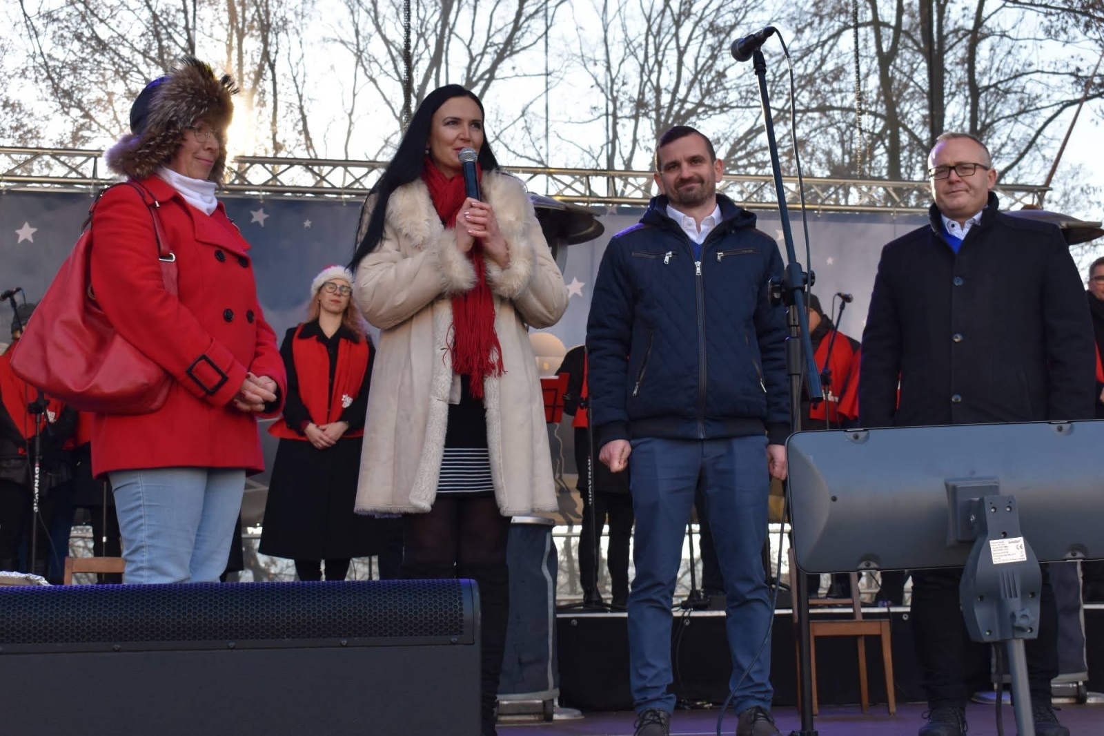 Zdjęcie w galerii na portalu naszraciborz.pl: Jarmark zamkowy. Dzieci na scenie i świąteczne wynalazki wiadomości z regionu