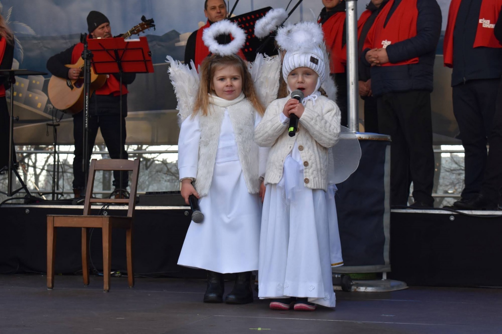 Zdjęcie w galerii na portalu naszraciborz.pl: Jarmark zamkowy. Dzieci na scenie i świąteczne wynalazki wiadomości z regionu