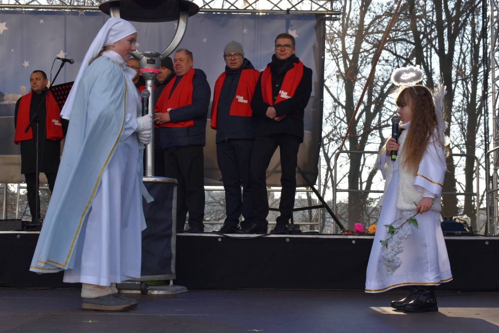 Zdjęcie w galerii na portalu naszraciborz.pl: Jarmark zamkowy. Dzieci na scenie i świąteczne wynalazki wiadomości z regionu