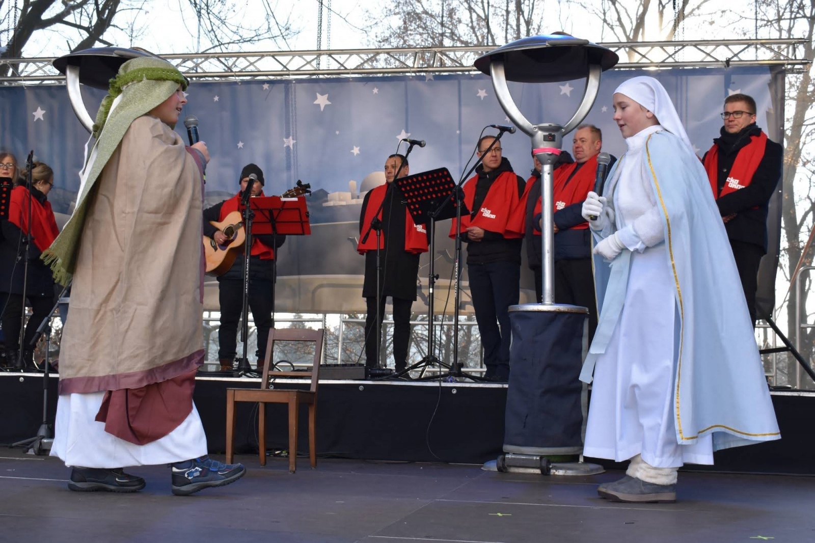 Zdjęcie w galerii na portalu naszraciborz.pl: Jarmark zamkowy. Dzieci na scenie i świąteczne wynalazki wiadomości z regionu