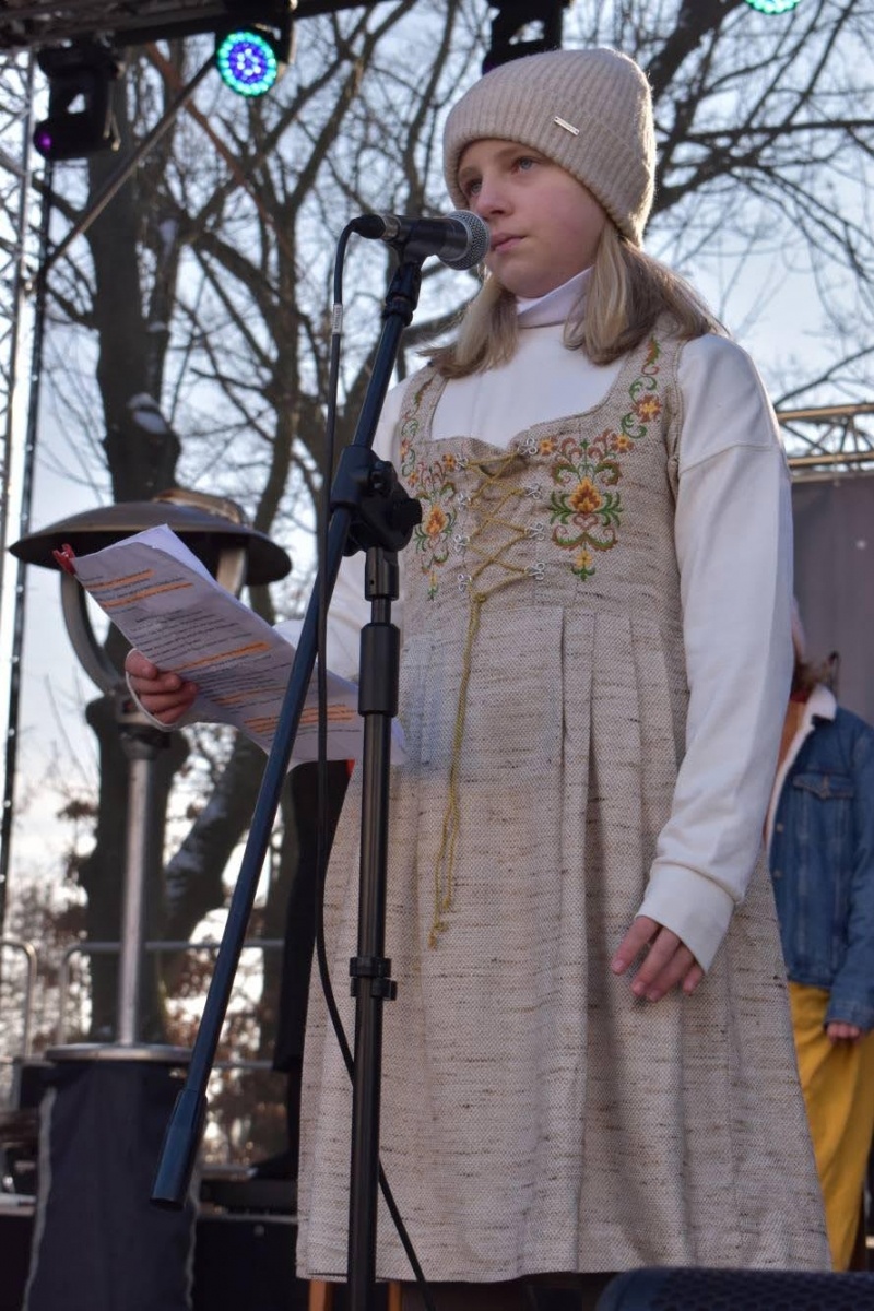 Zdjęcie w galerii na portalu naszraciborz.pl: Jarmark zamkowy. Dzieci na scenie i świąteczne wynalazki wiadomości z regionu