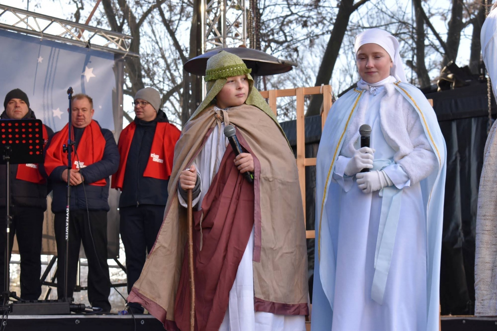 Zdjęcie w galerii na portalu naszraciborz.pl: Jarmark zamkowy. Dzieci na scenie i świąteczne wynalazki wiadomości z regionu