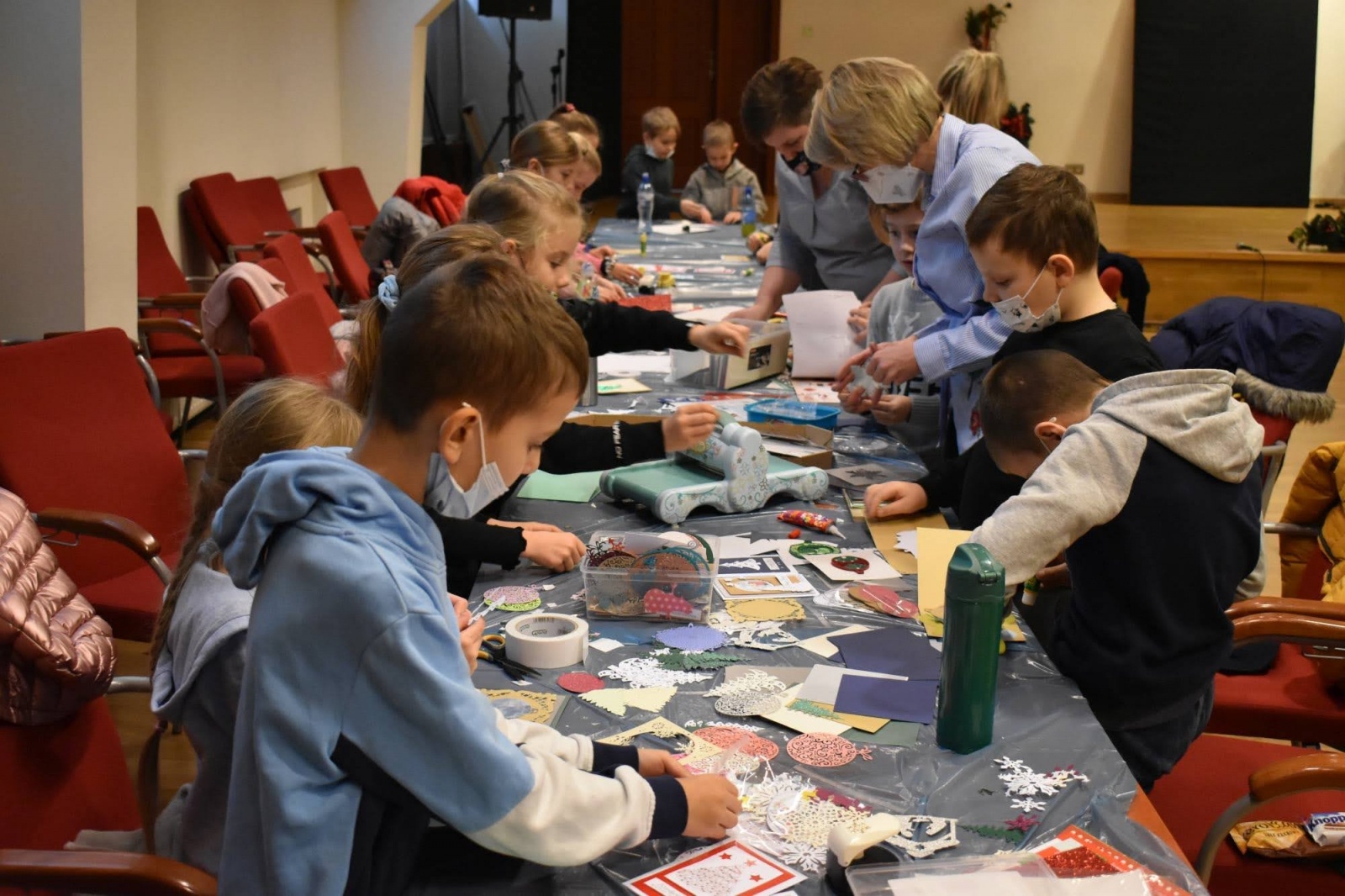 Zdjęcie w galerii na portalu naszraciborz.pl: Jarmark zamkowy. Dzieci na scenie i świąteczne wynalazki wiadomości z regionu