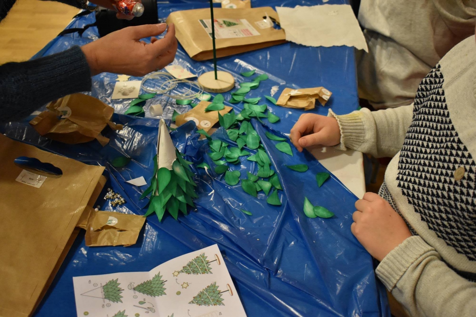 Zdjęcie w galerii na portalu naszraciborz.pl: Jarmark zamkowy. Dzieci na scenie i świąteczne wynalazki wiadomości z regionu