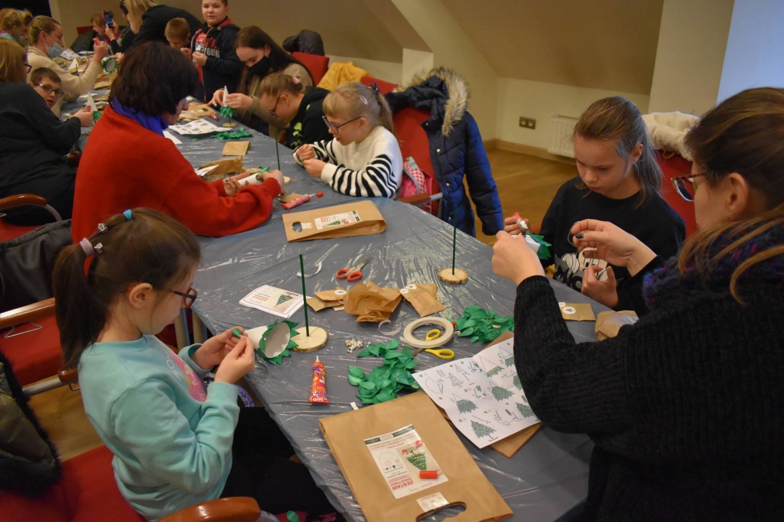 Zdjęcie w galerii na portalu naszraciborz.pl: Jarmark zamkowy. Dzieci na scenie i świąteczne wynalazki wiadomości z regionu