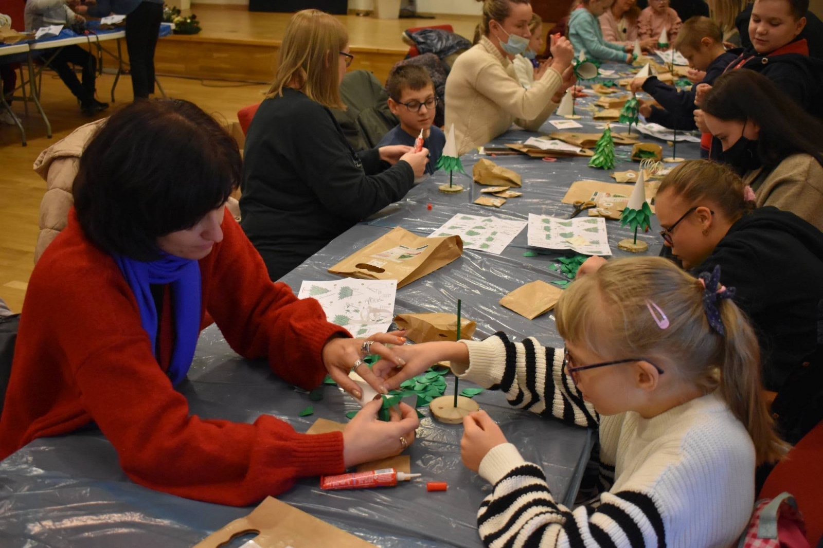 Zdjęcie w galerii na portalu naszraciborz.pl: Jarmark zamkowy. Dzieci na scenie i świąteczne wynalazki wiadomości z regionu
