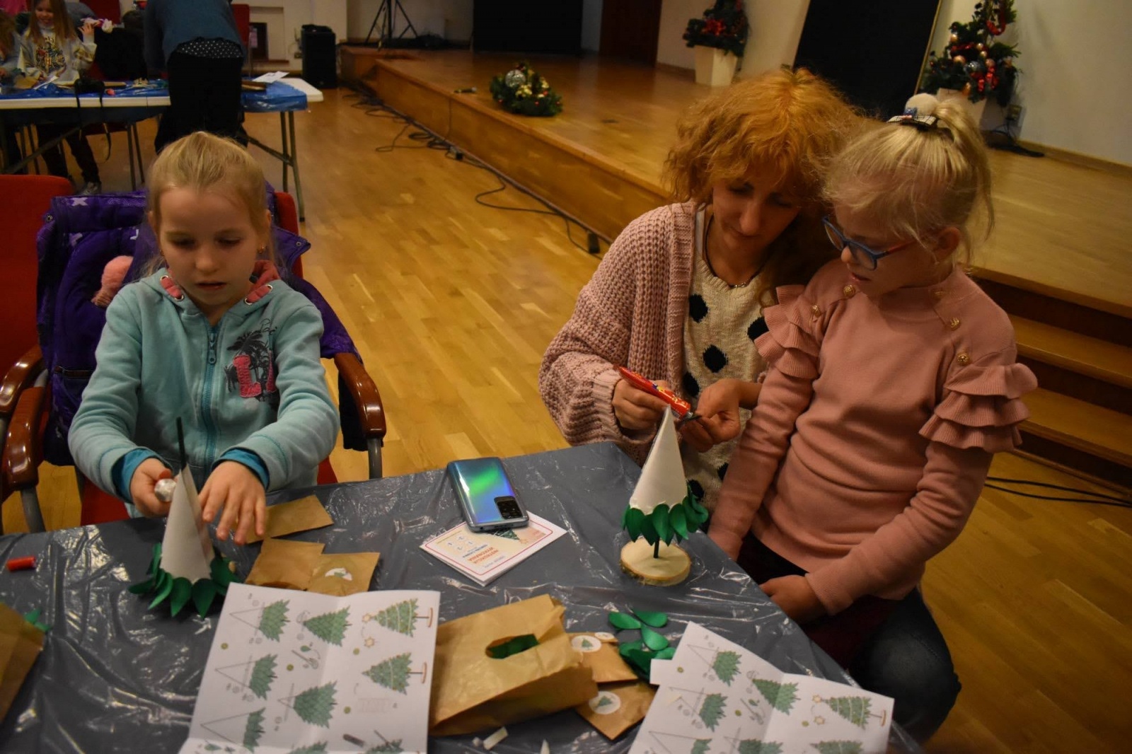 Zdjęcie w galerii na portalu naszraciborz.pl: Jarmark zamkowy. Dzieci na scenie i świąteczne wynalazki wiadomości z regionu