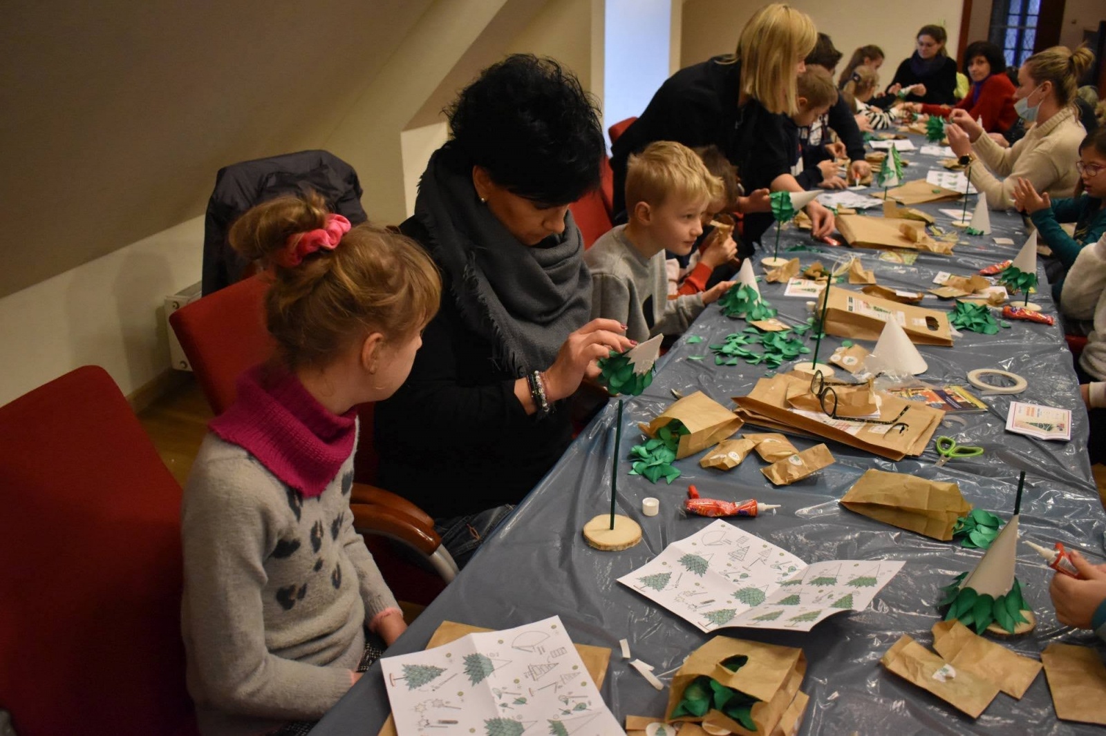 Zdjęcie w galerii na portalu naszraciborz.pl: Jarmark zamkowy. Dzieci na scenie i świąteczne wynalazki wiadomości z regionu