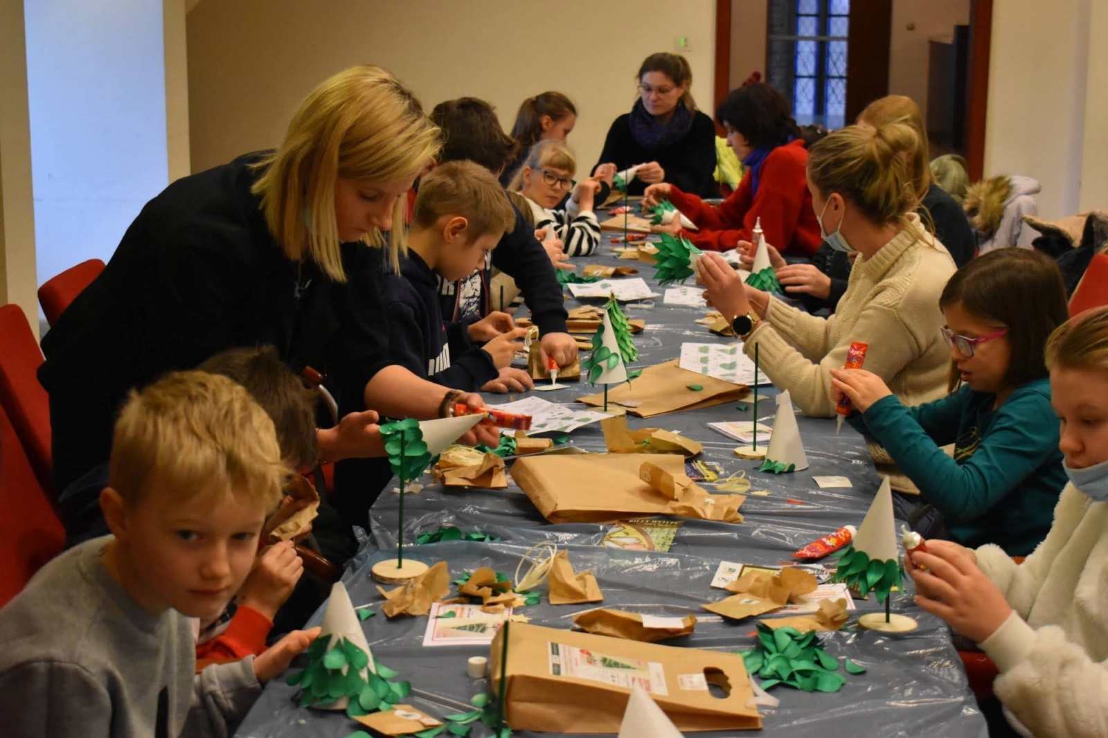 Zdjęcie w galerii na portalu naszraciborz.pl: Jarmark zamkowy. Dzieci na scenie i świąteczne wynalazki wiadomości z regionu