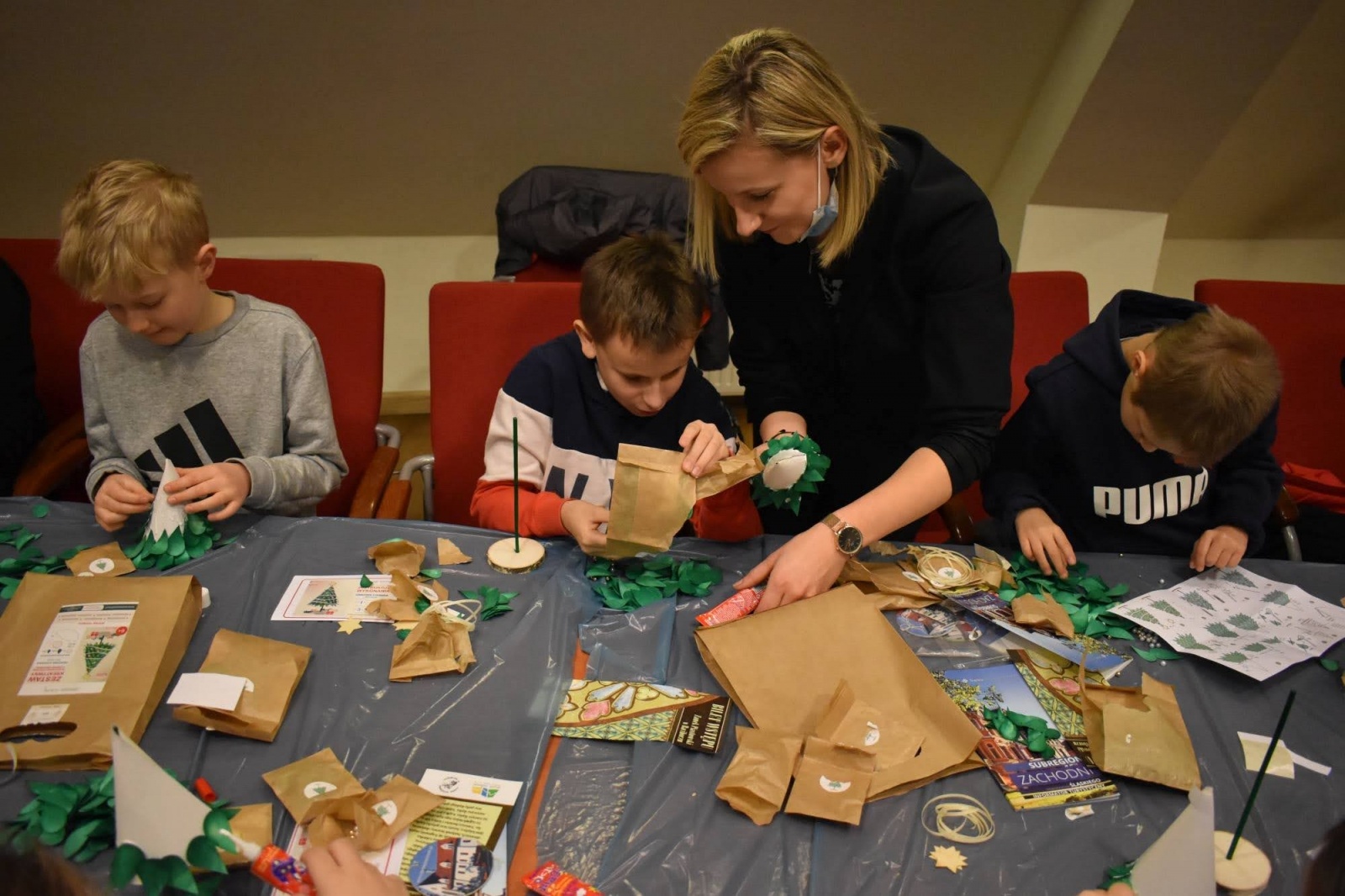 Zdjęcie w galerii na portalu naszraciborz.pl: Jarmark zamkowy. Dzieci na scenie i świąteczne wynalazki wiadomości z regionu