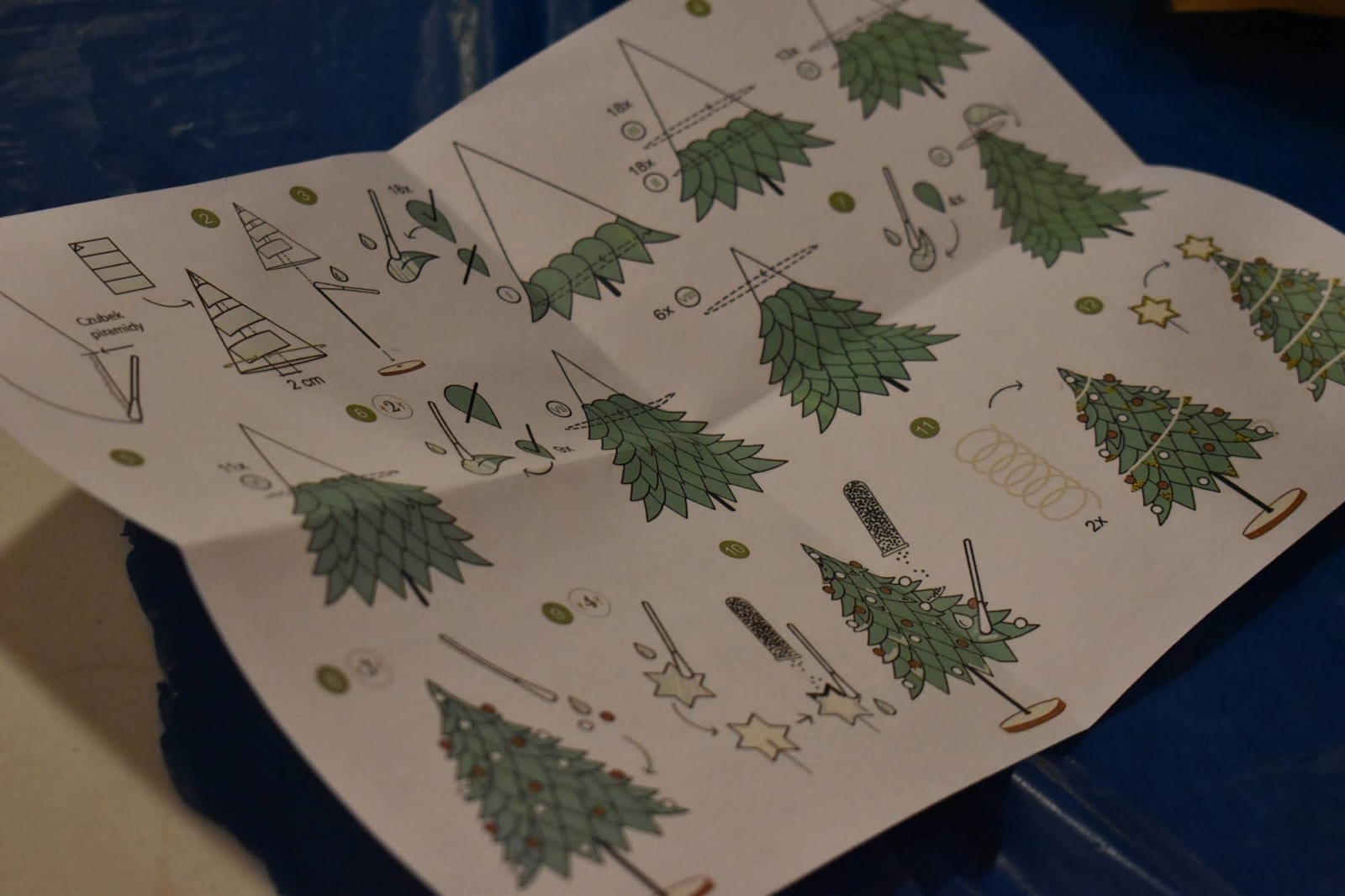 Zdjęcie w galerii na portalu naszraciborz.pl: Jarmark zamkowy. Dzieci na scenie i świąteczne wynalazki wiadomości z regionu