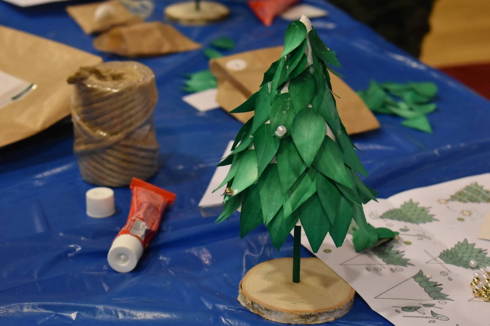 Zdjęcie w galerii na portalu naszraciborz.pl: Jarmark zamkowy. Dzieci na scenie i świąteczne wynalazki wiadomości z regionu