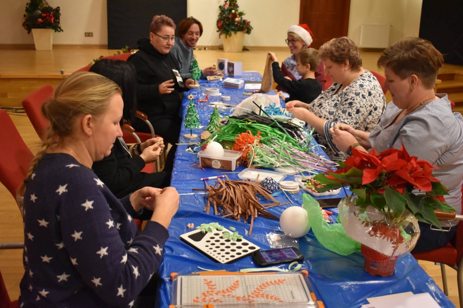 Zdjęcie w galerii na portalu naszraciborz.pl: Jarmark zamkowy. Dzieci na scenie i świąteczne wynalazki wiadomości z regionu