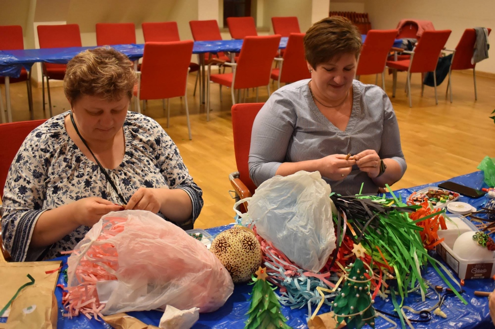 Zdjęcie w galerii na portalu naszraciborz.pl: Jarmark zamkowy. Dzieci na scenie i świąteczne wynalazki wiadomości z regionu